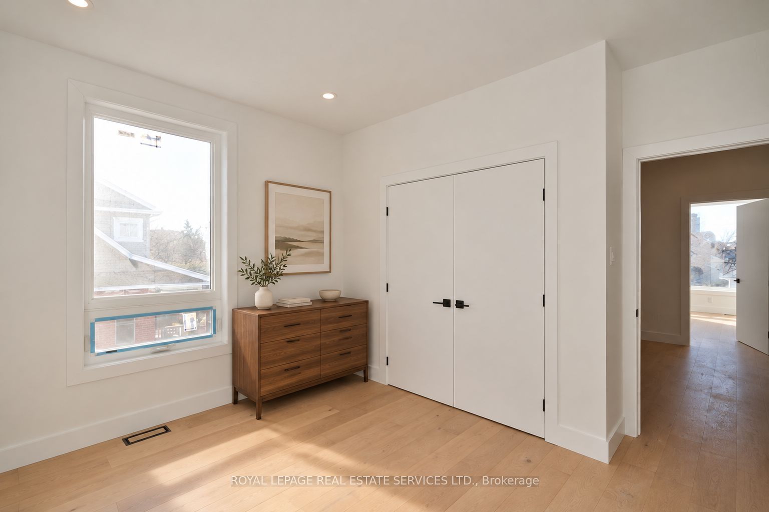 4b Huron Avenue N Property Photo 16