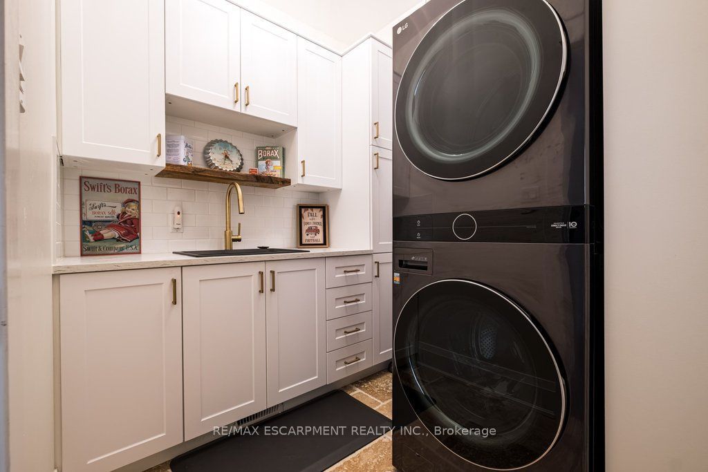 381 Woodworth Court Property Photo 16