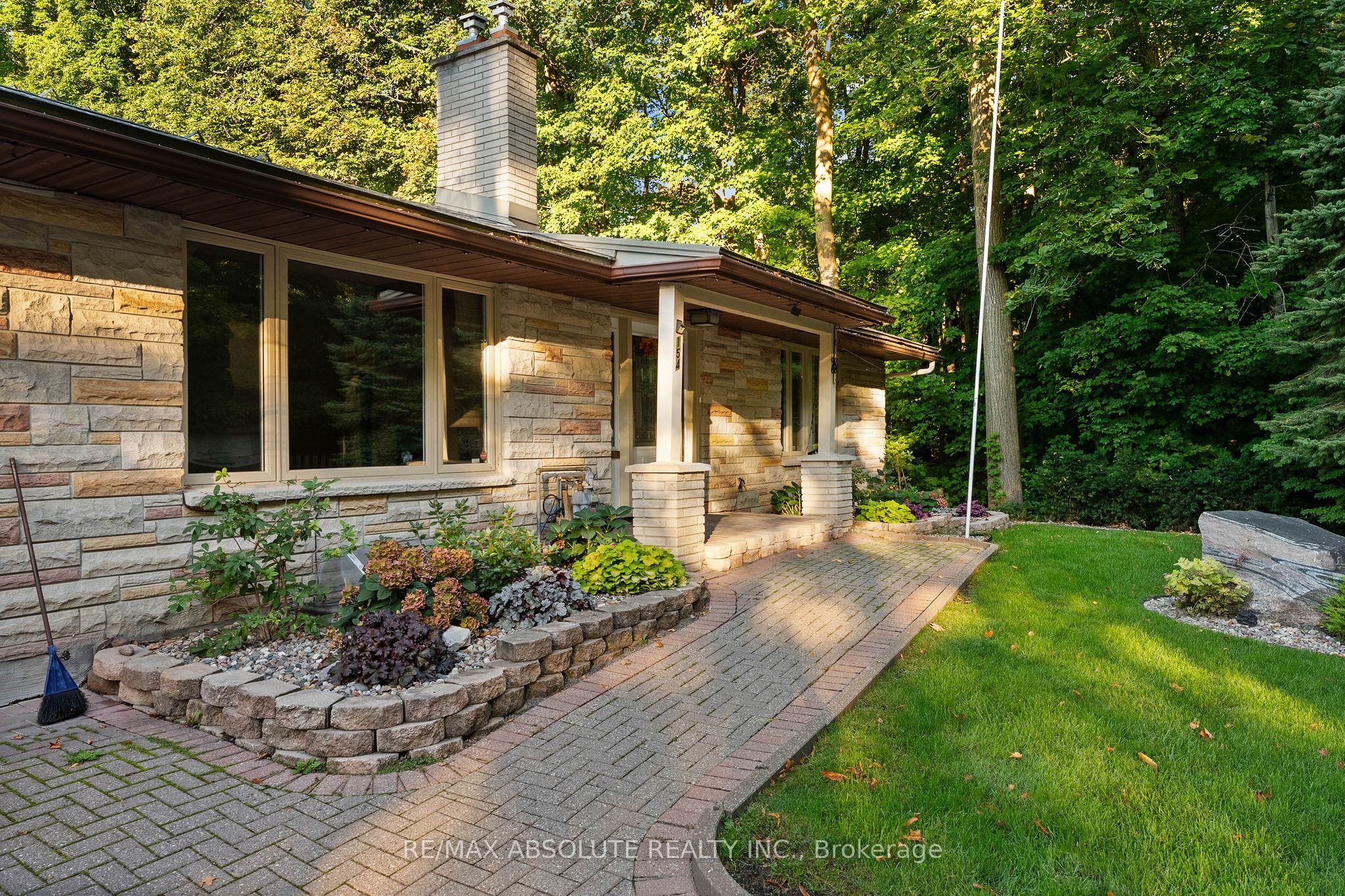 154 Ottawa Street Property Photo 3