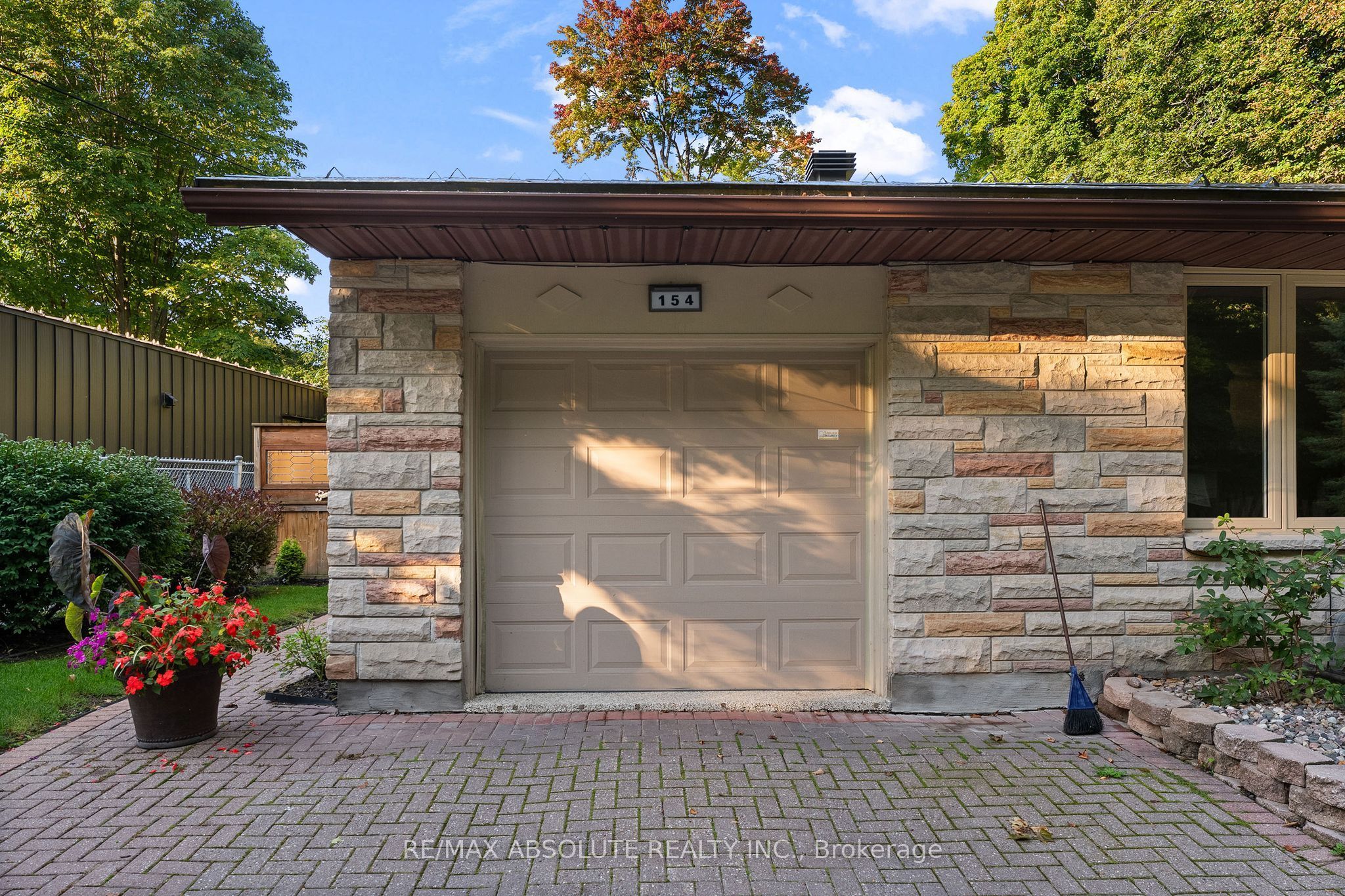 154 Ottawa Street Property Photo 44