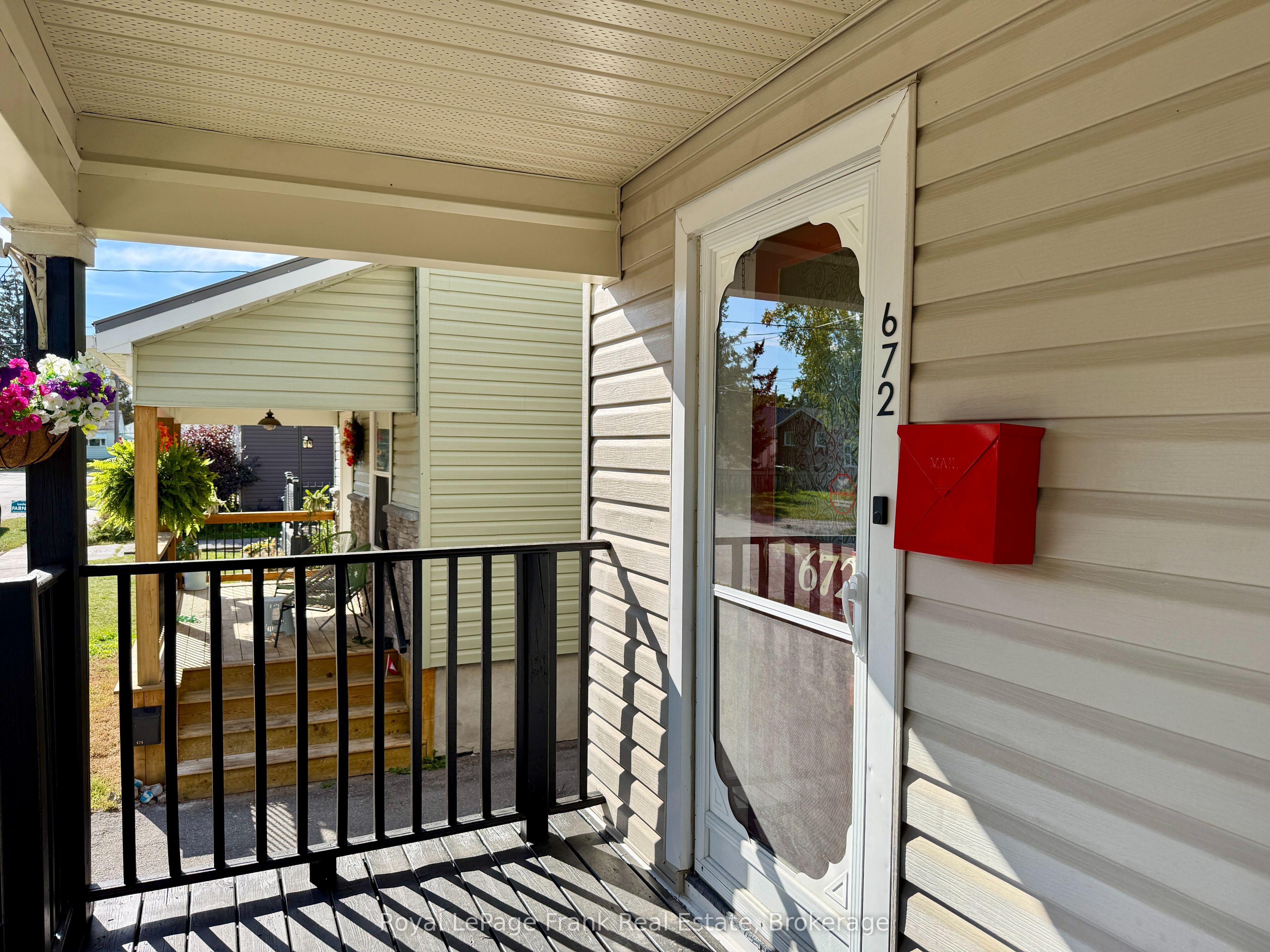 672 Romaine Street Property Photo 5