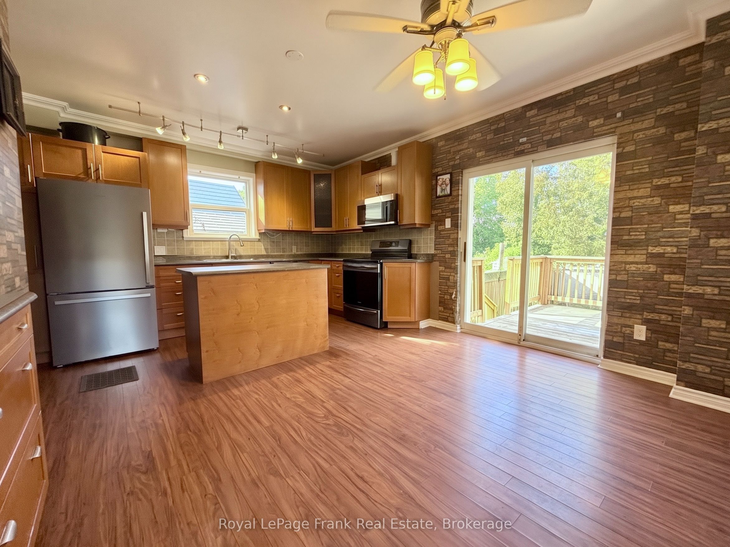 672 Romaine Street Property Photo 9