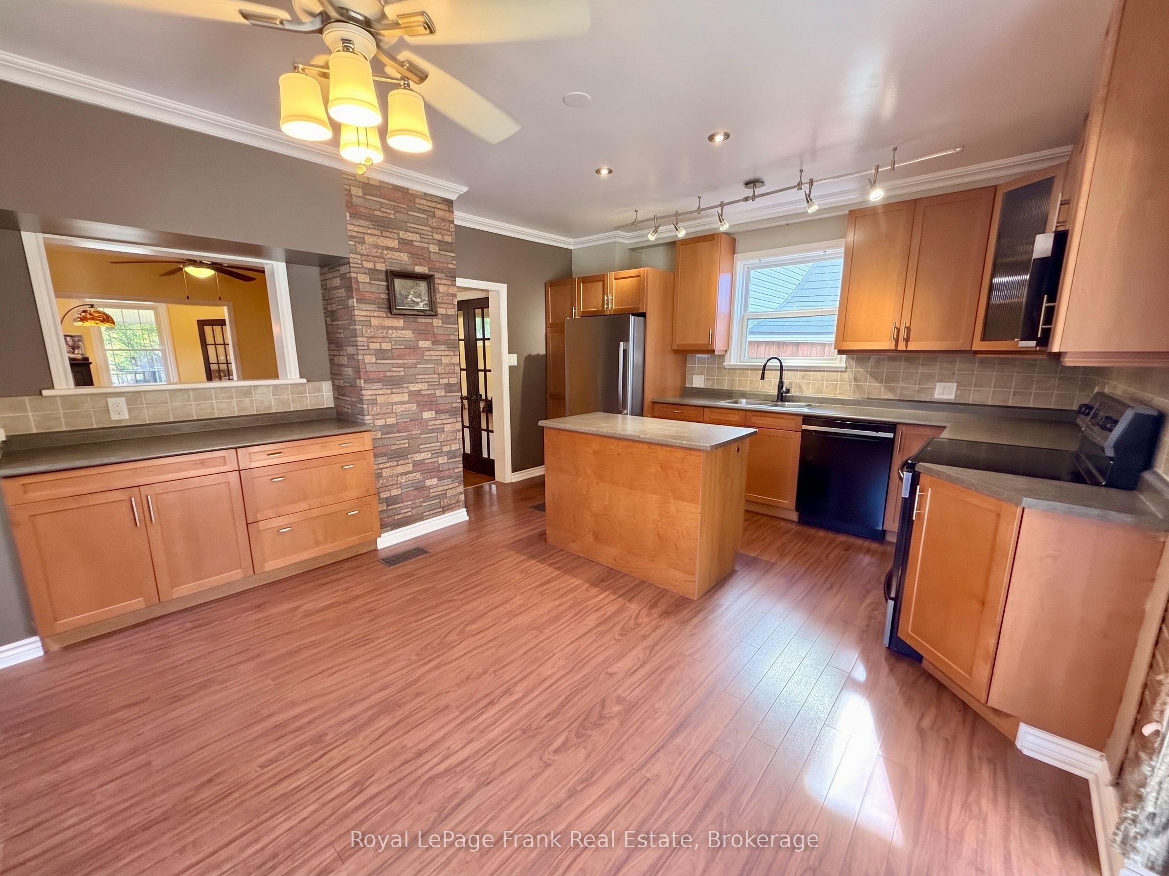 672 Romaine Street Property Photo 10