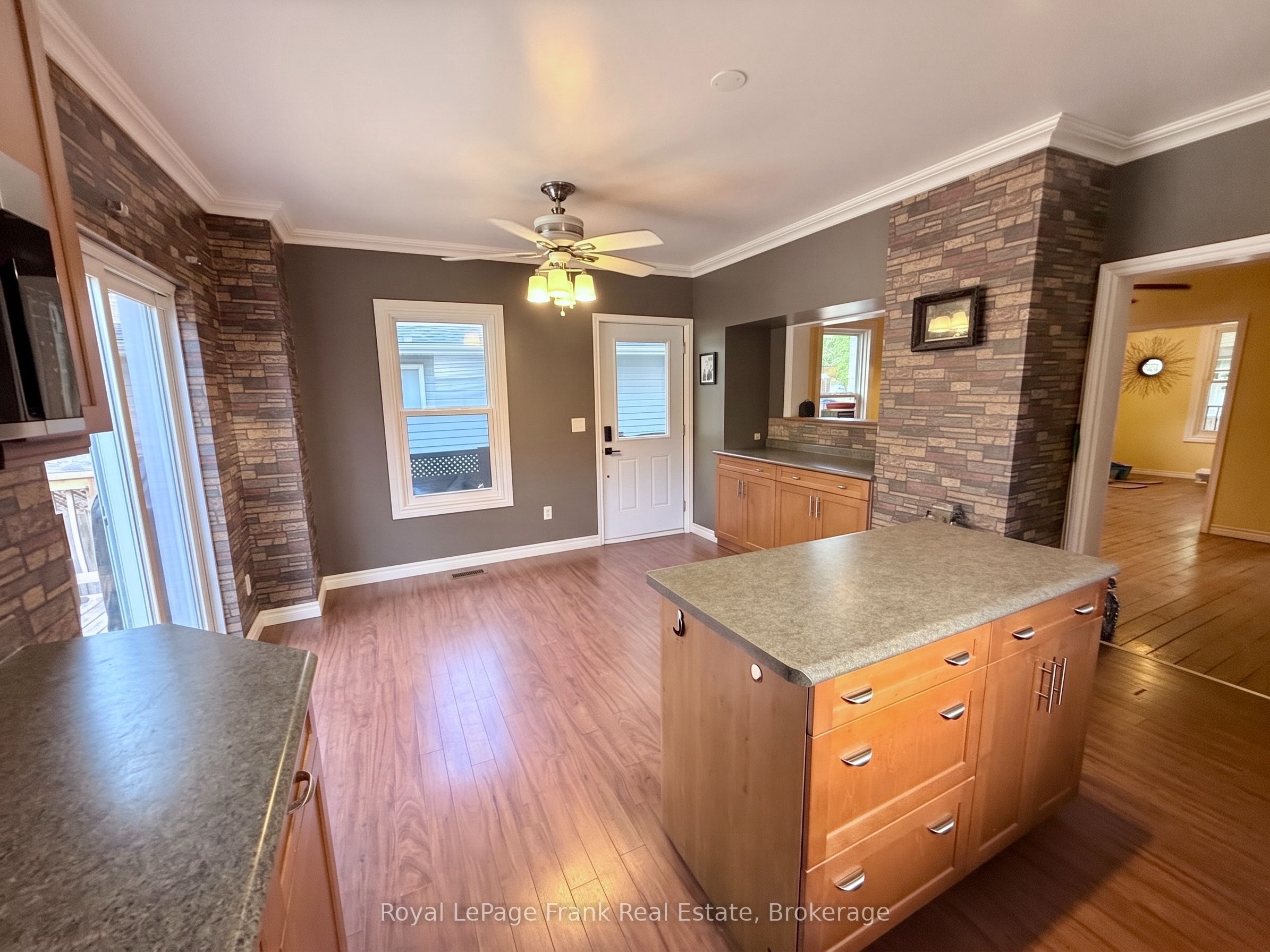 672 Romaine Street Property Photo 12