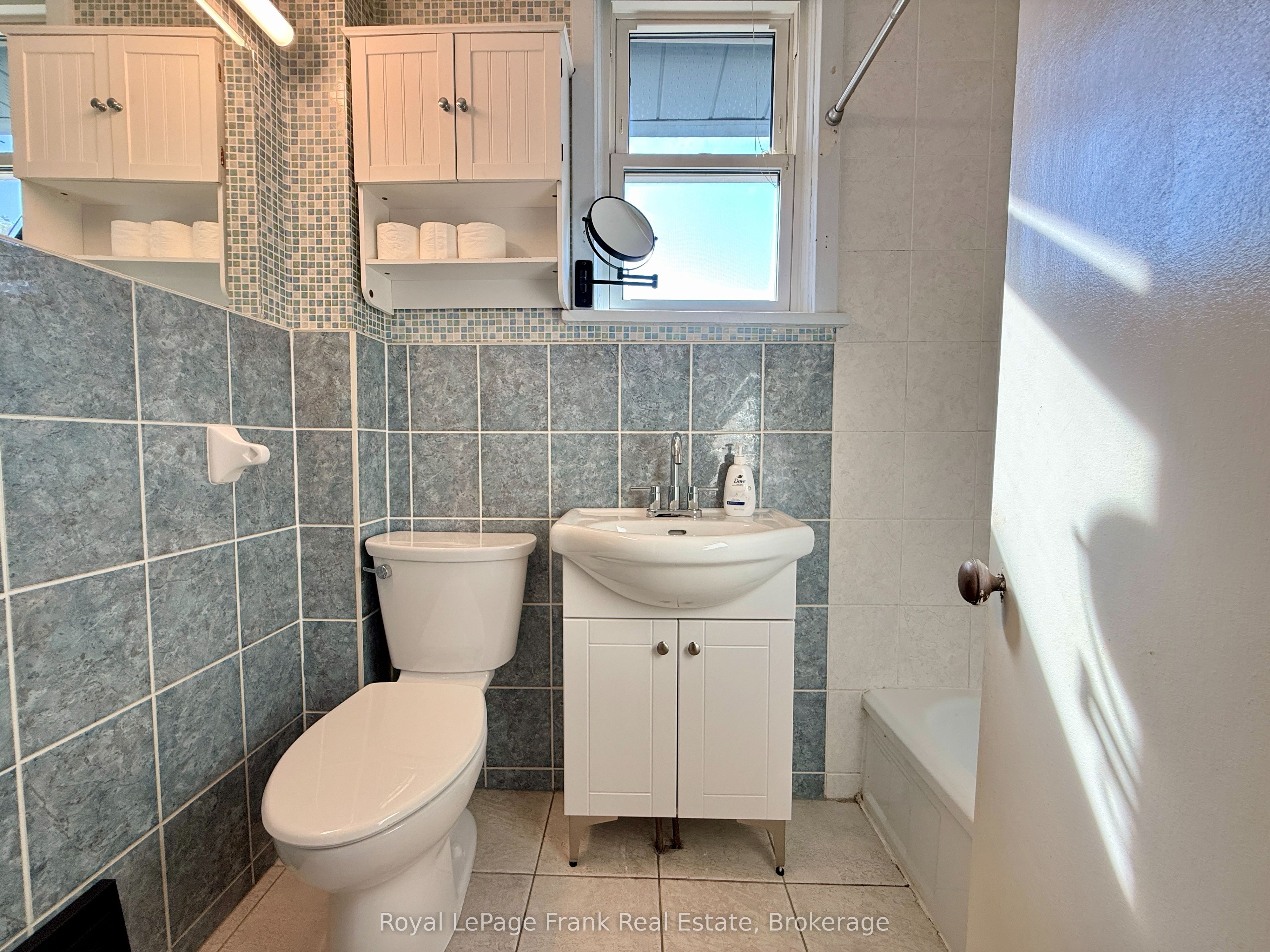 672 Romaine Street Property Photo 16