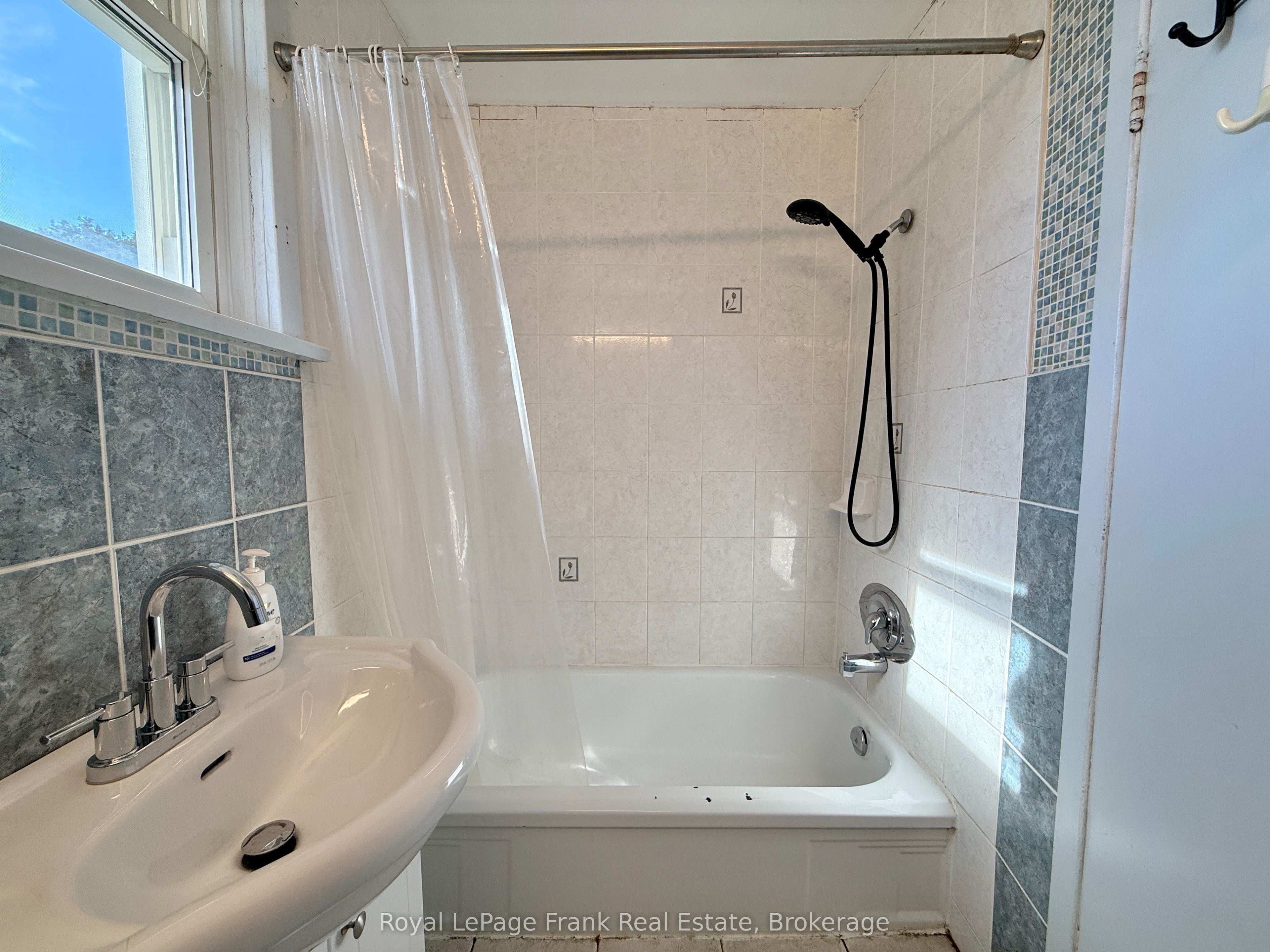 672 Romaine Street Property Photo 17