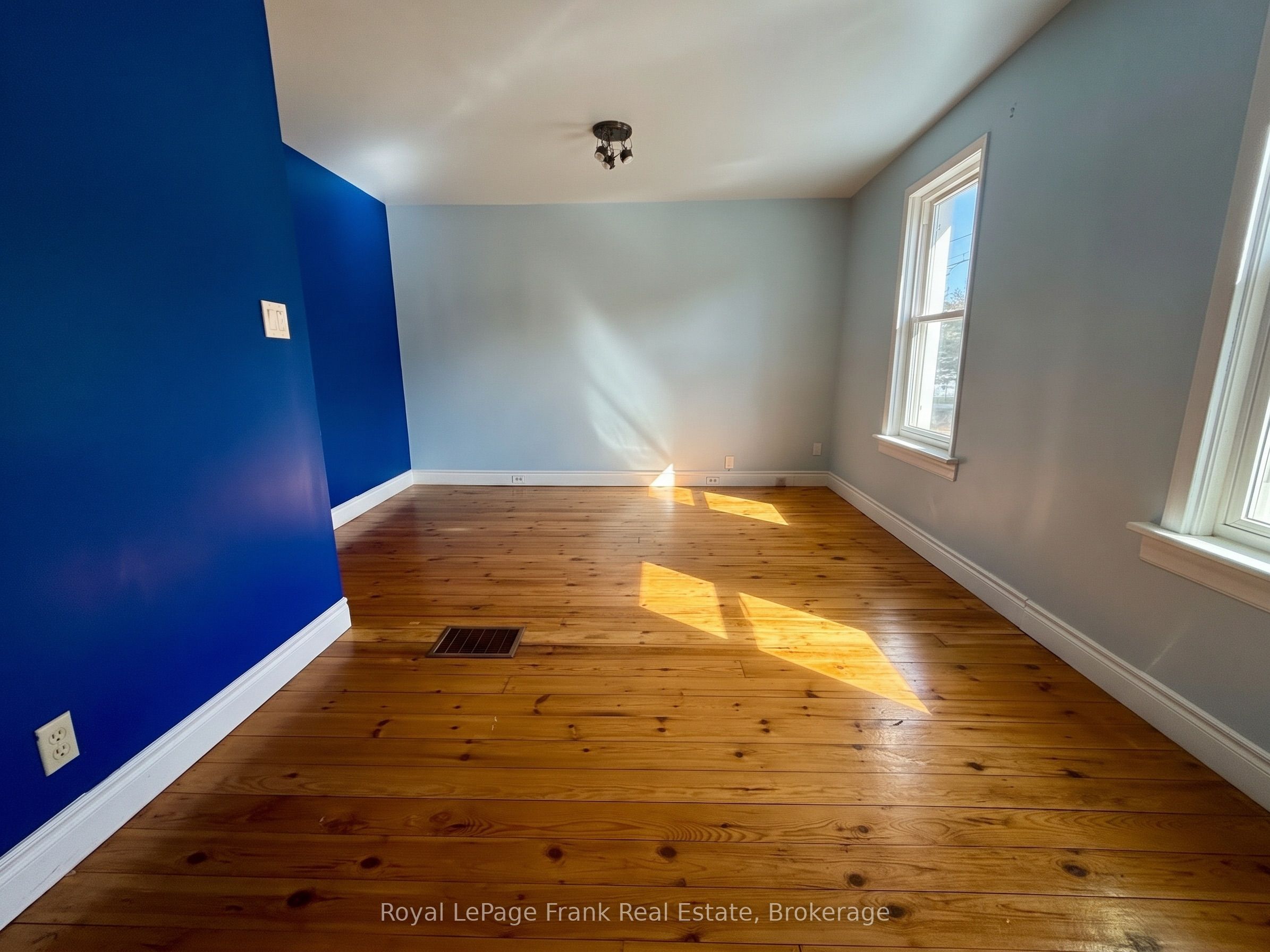 672 Romaine Street Property Photo 22