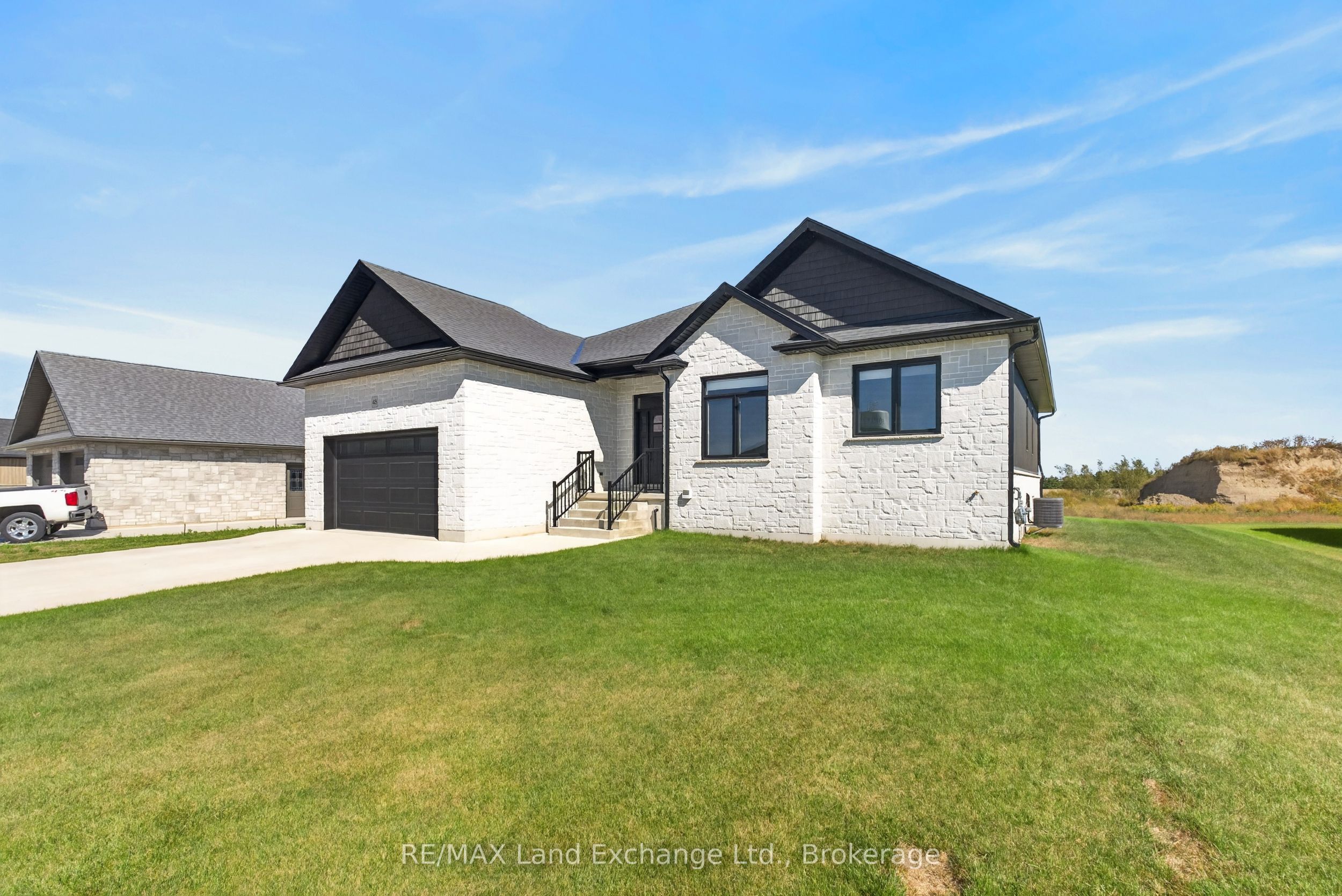 48 Mctavish Crescent Property Photo 2