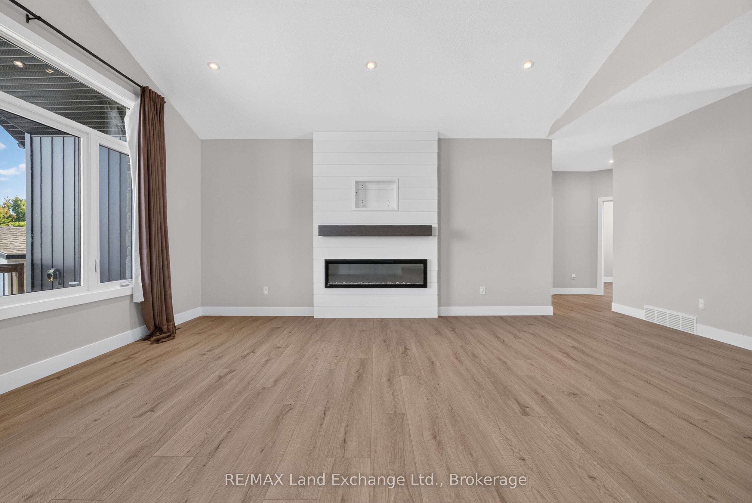 48 Mctavish Crescent Property Photo 6