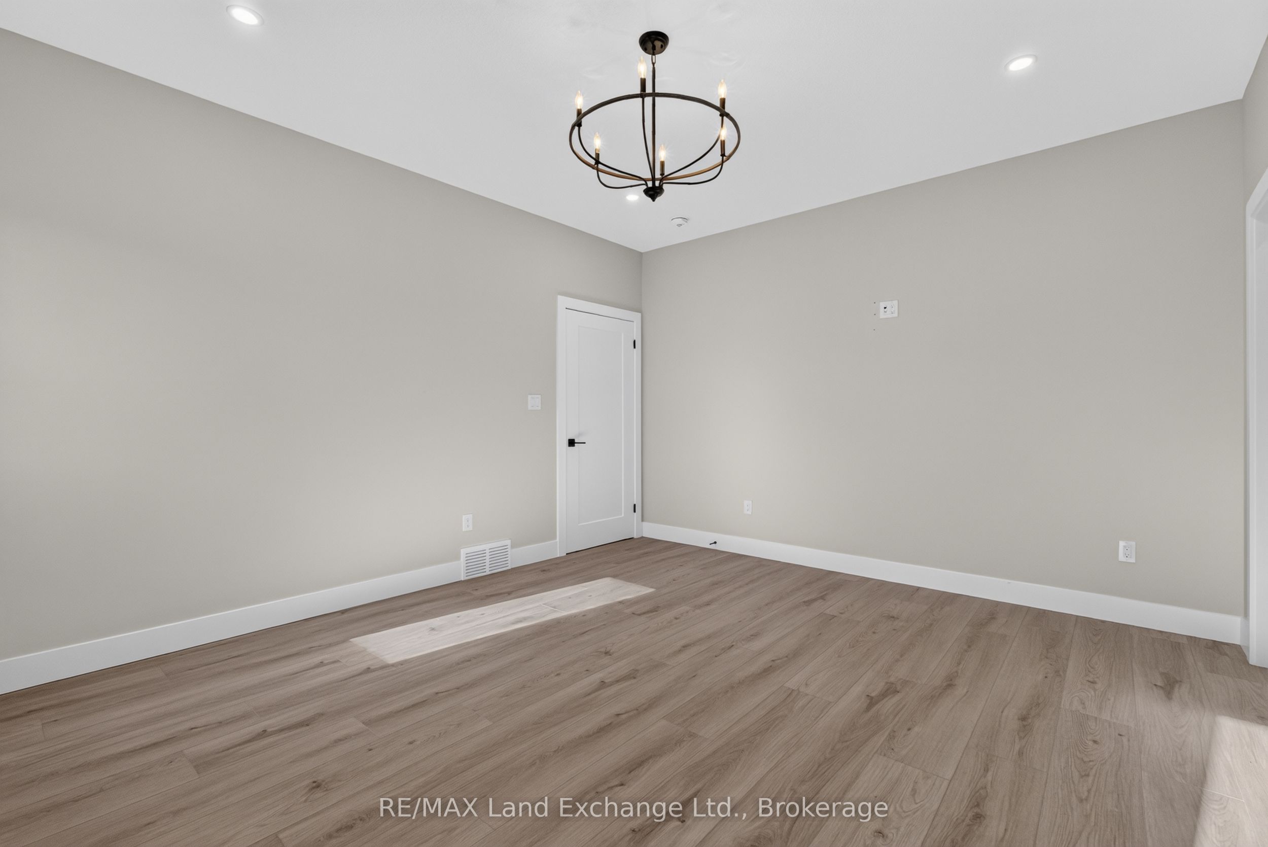 48 Mctavish Crescent Property Photo 13