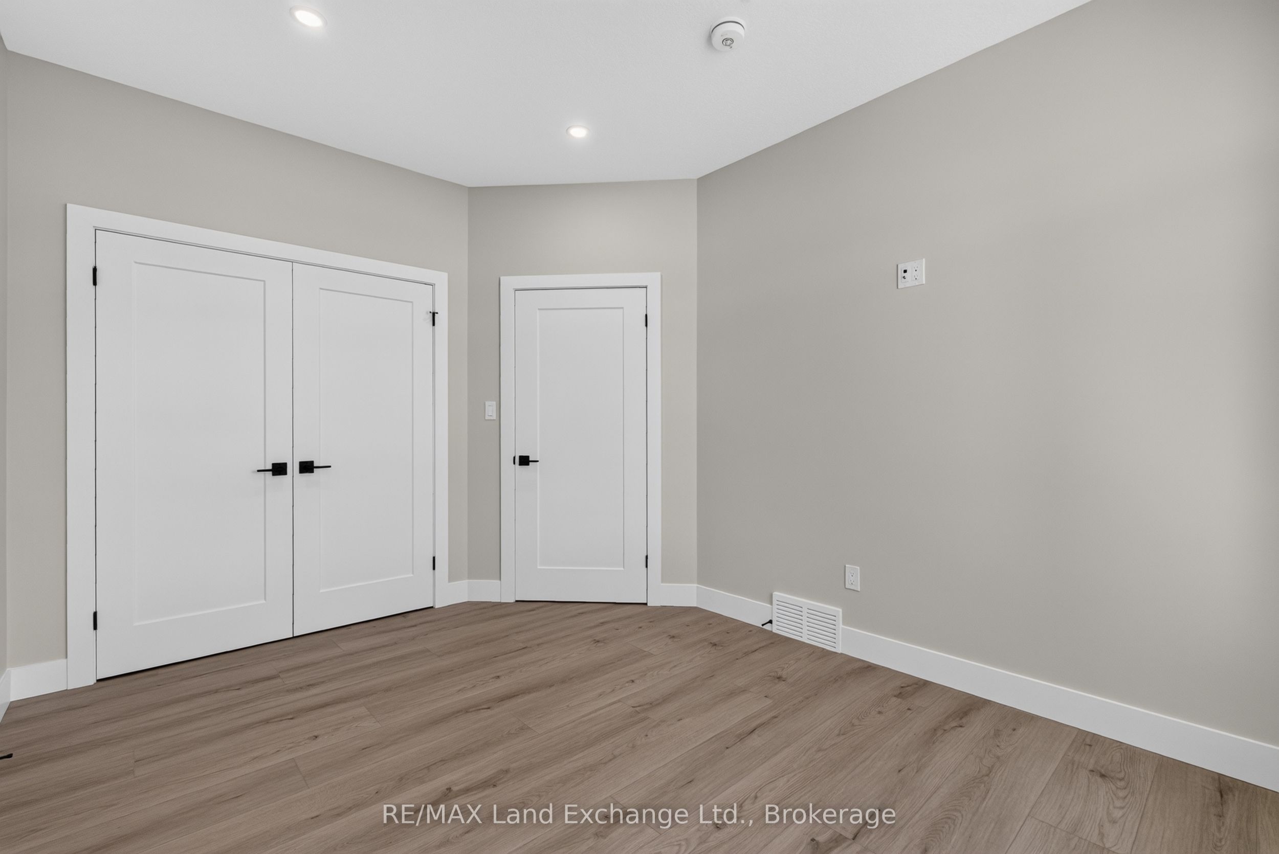 48 Mctavish Crescent Property Photo 23