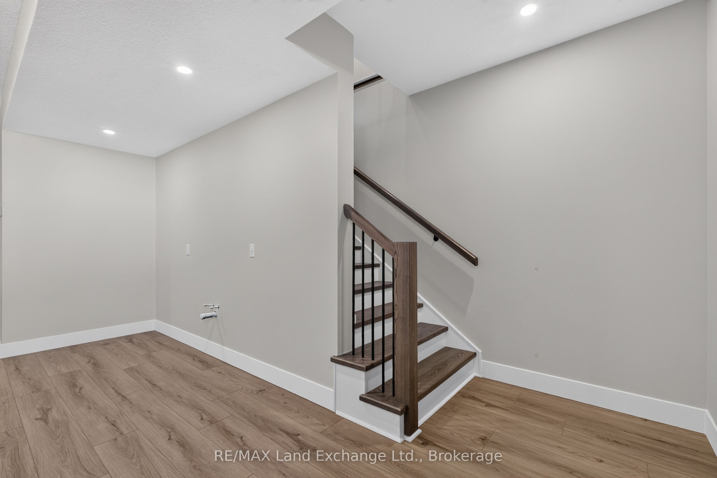 48 Mctavish Crescent Property Photo 25