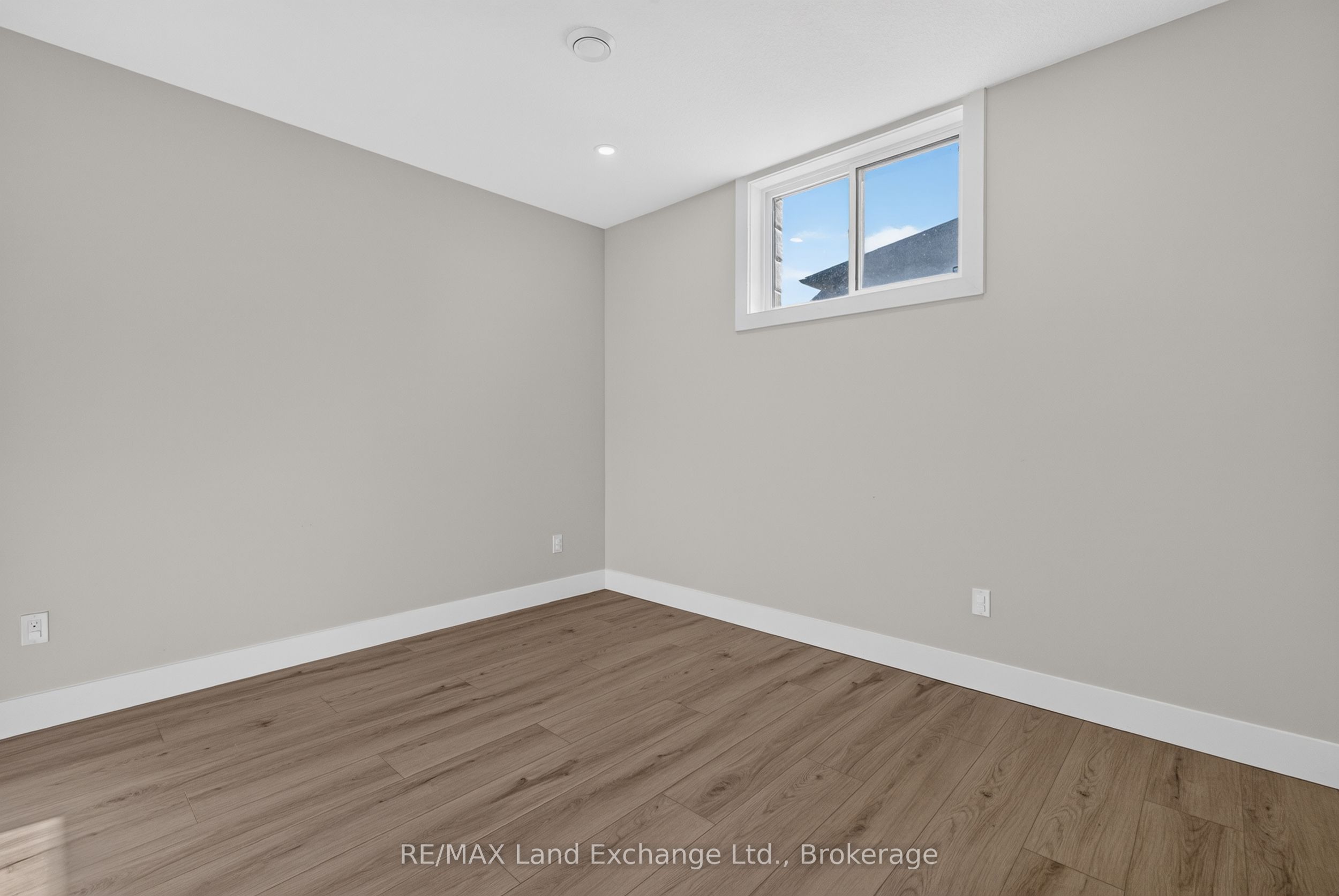48 Mctavish Crescent Property Photo 32