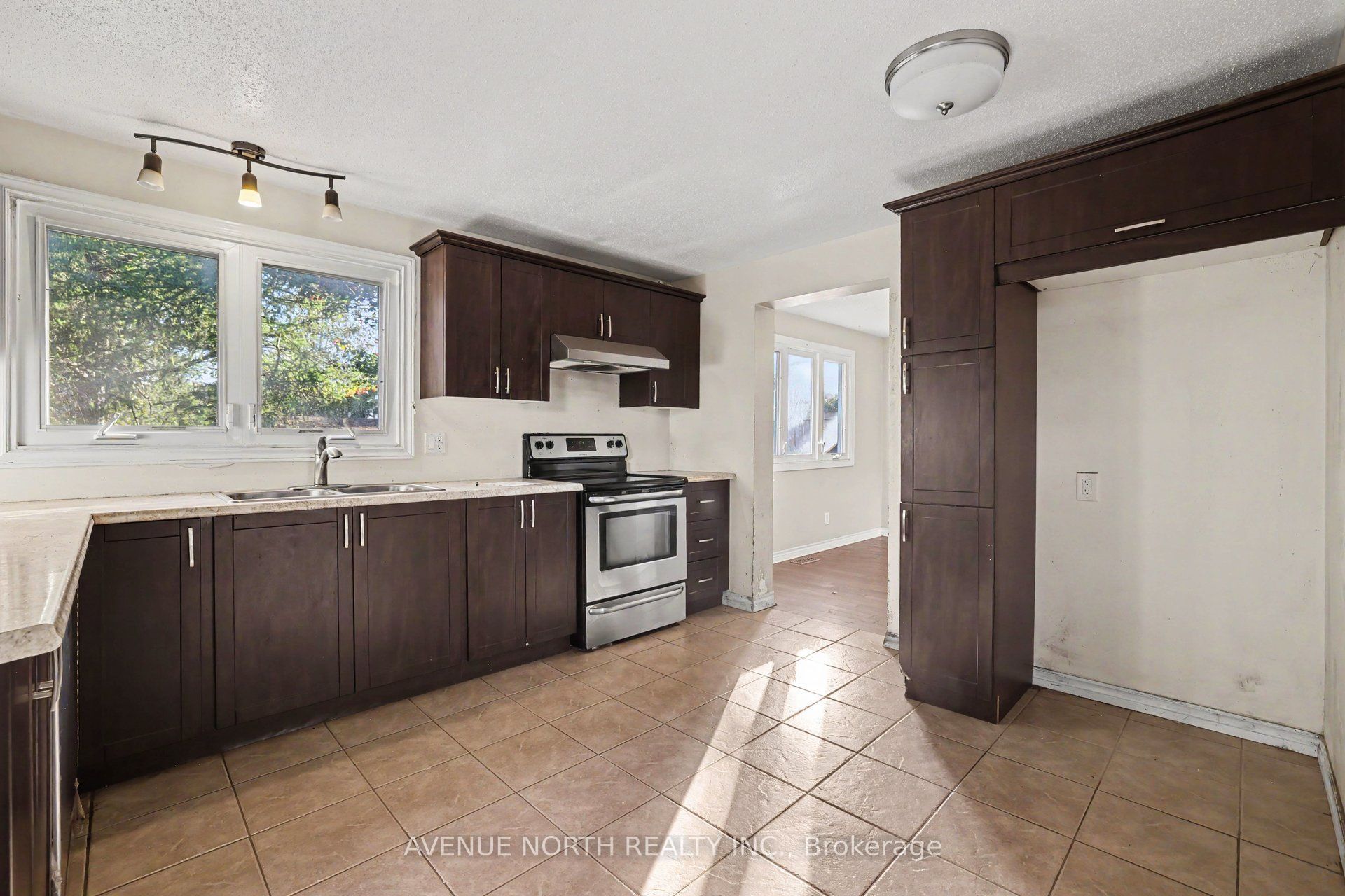 68 Downsview Crescent Property Photo 4