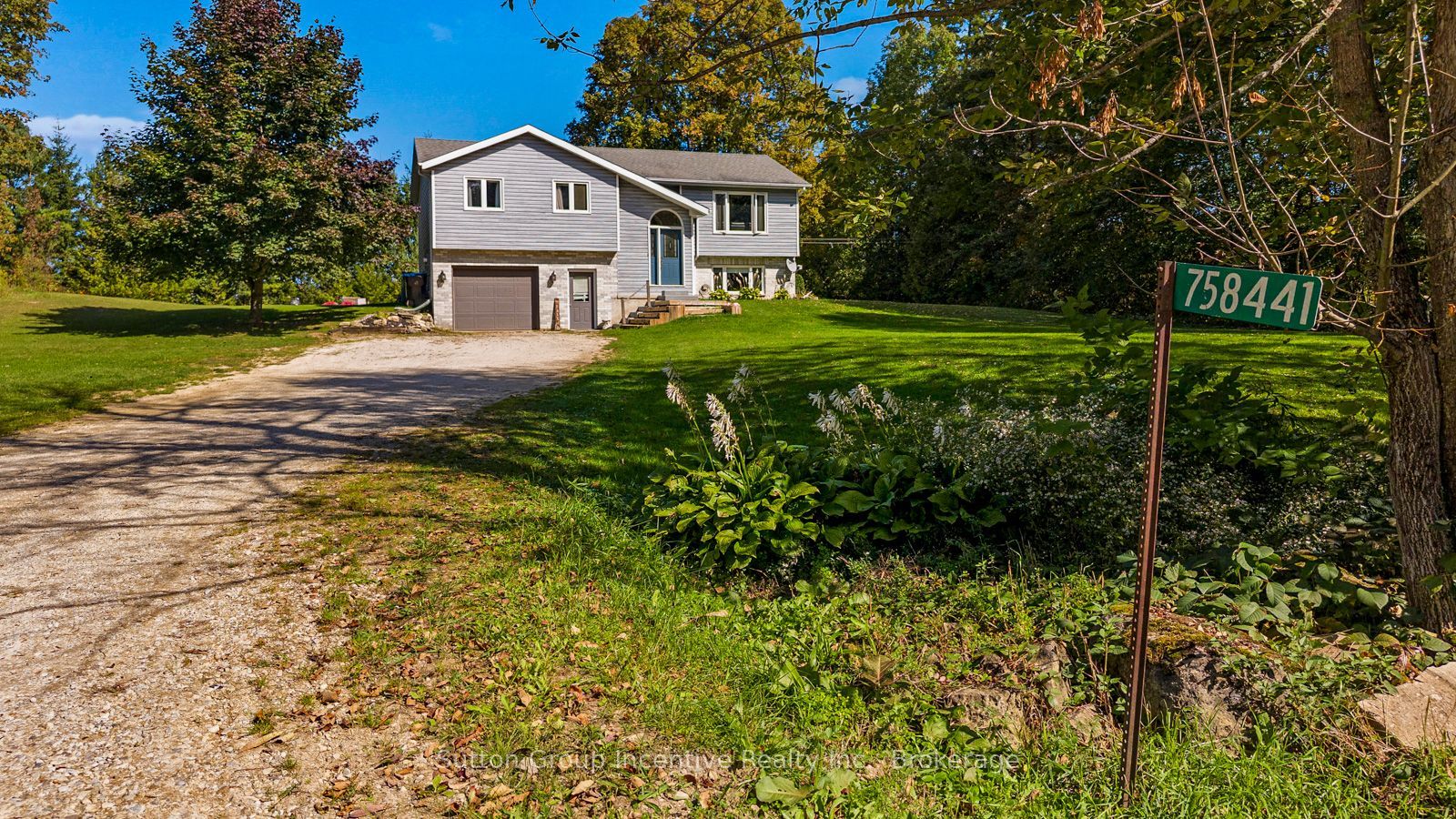 758441 Girl Guide Road Property Photo 1