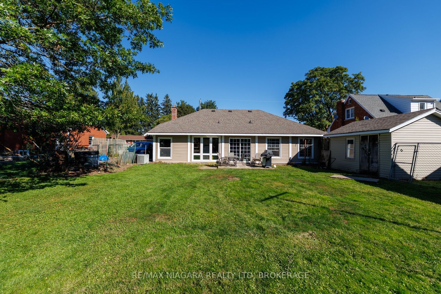 6424 Corwin Crescent Property Photo 3