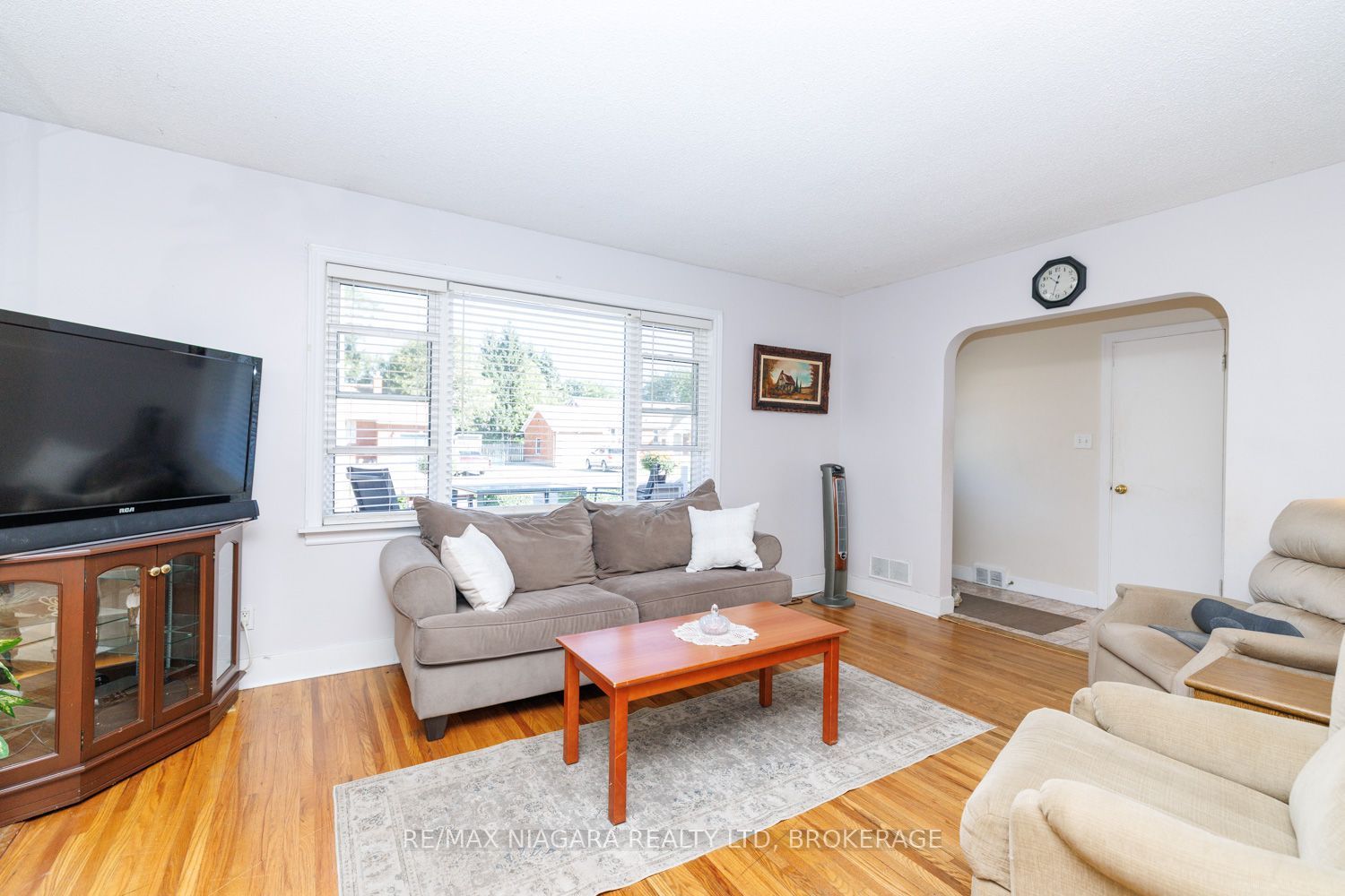 6424 Corwin Crescent Property Photo 8