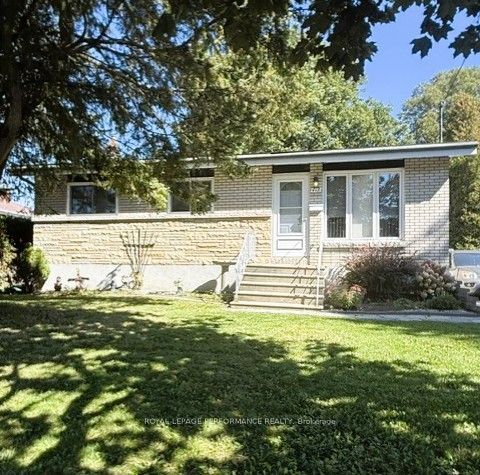 418 Bellevue Crescent Property Photo 1