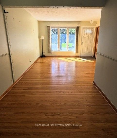 418 Bellevue Crescent Property Photo 6