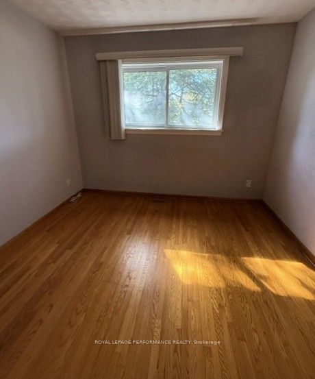 418 Bellevue Crescent Property Photo 8