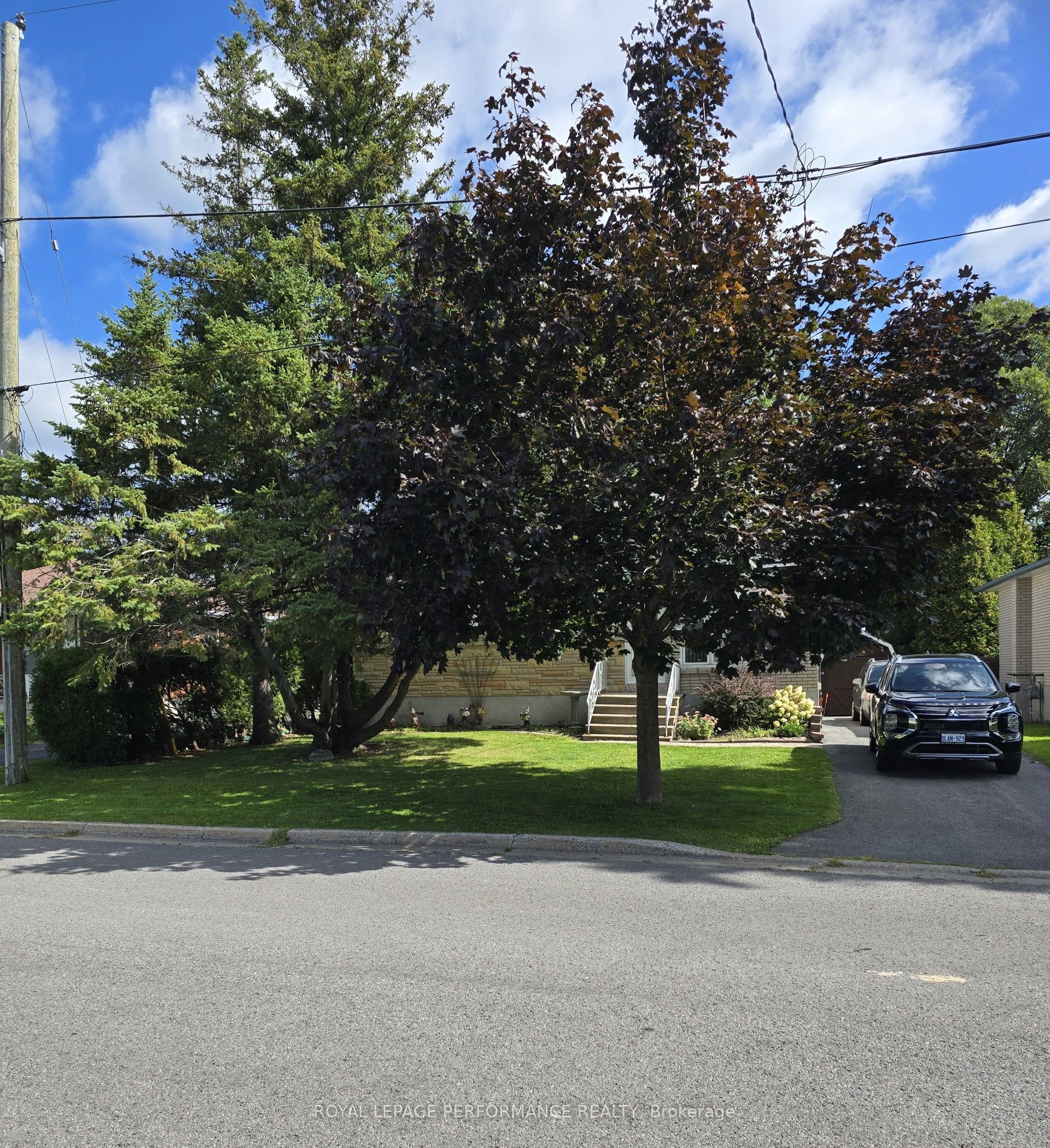 418 Bellevue Crescent Property Photo 27