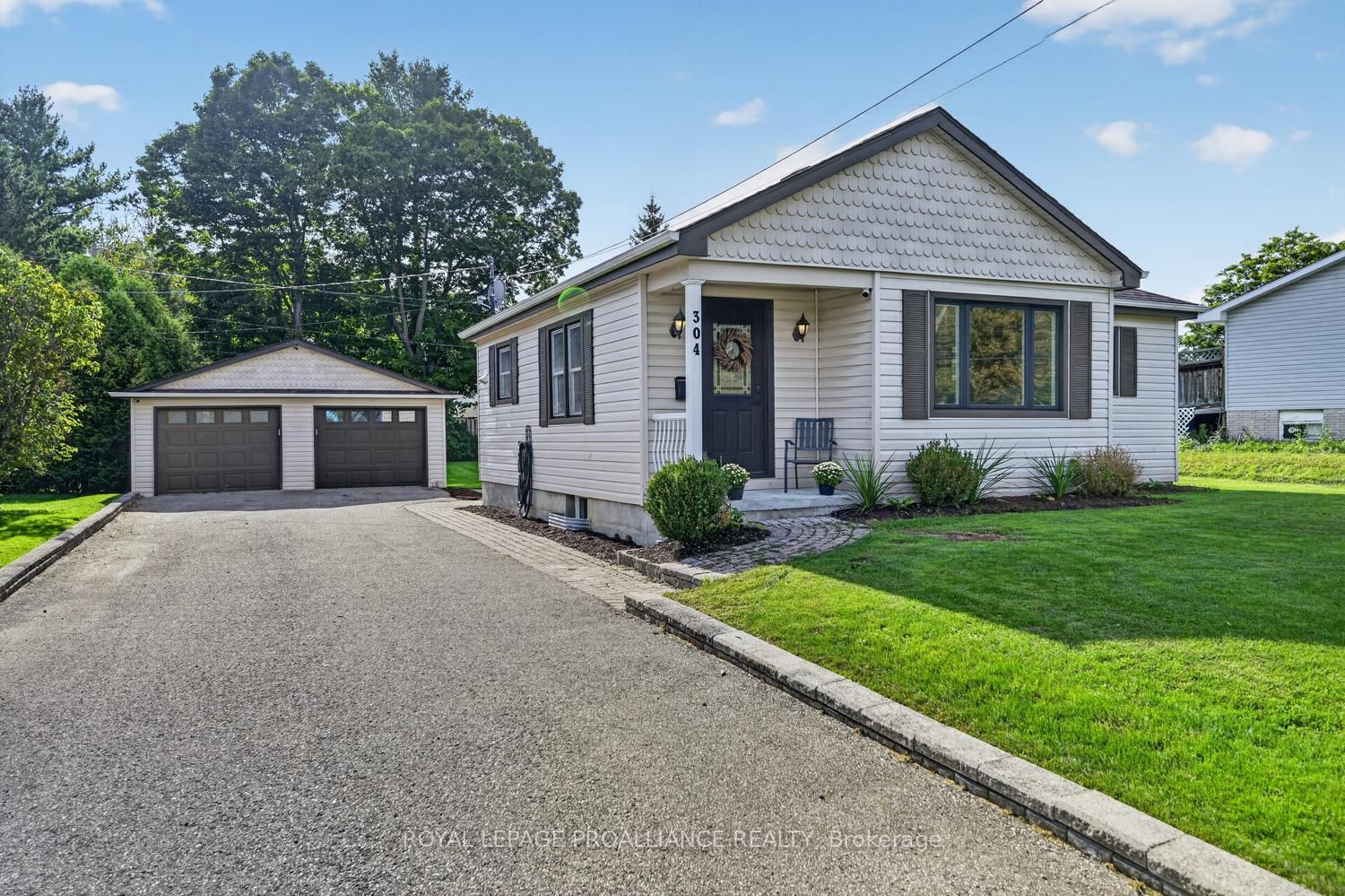 304 Oxford Avenue Property Photo 1