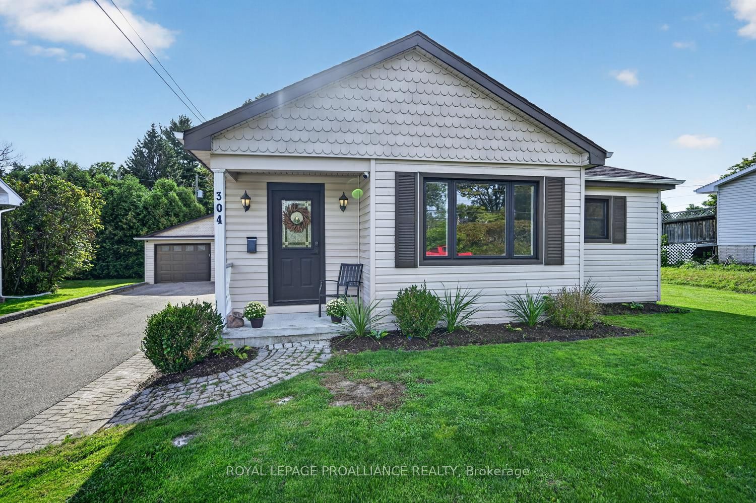 304 Oxford Avenue Property Photo 2