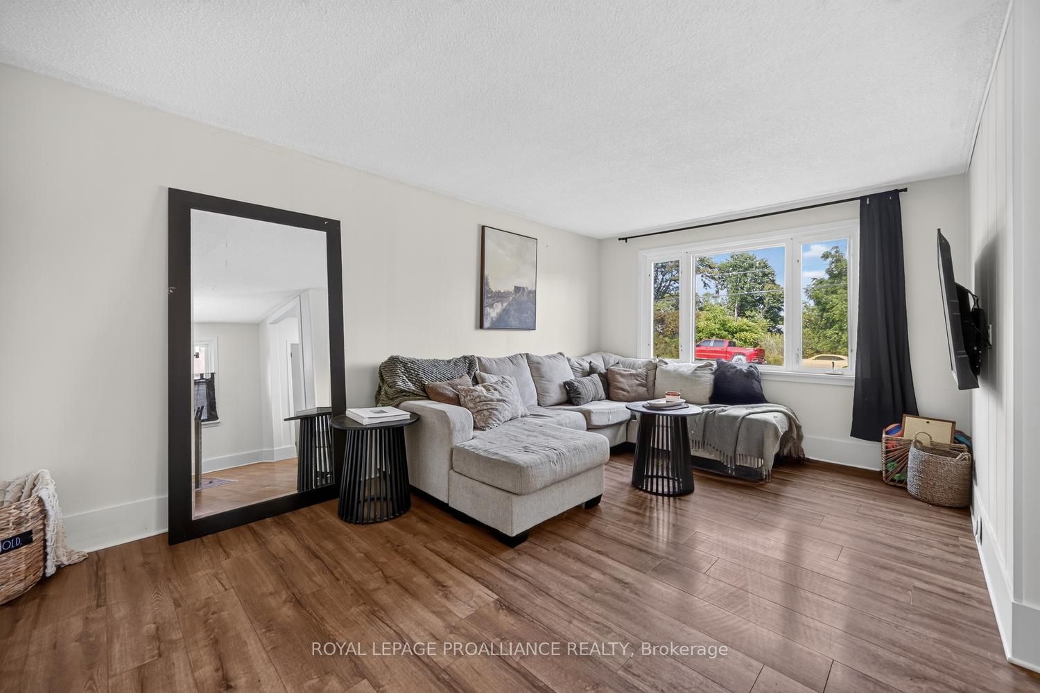 304 Oxford Avenue Property Photo 7