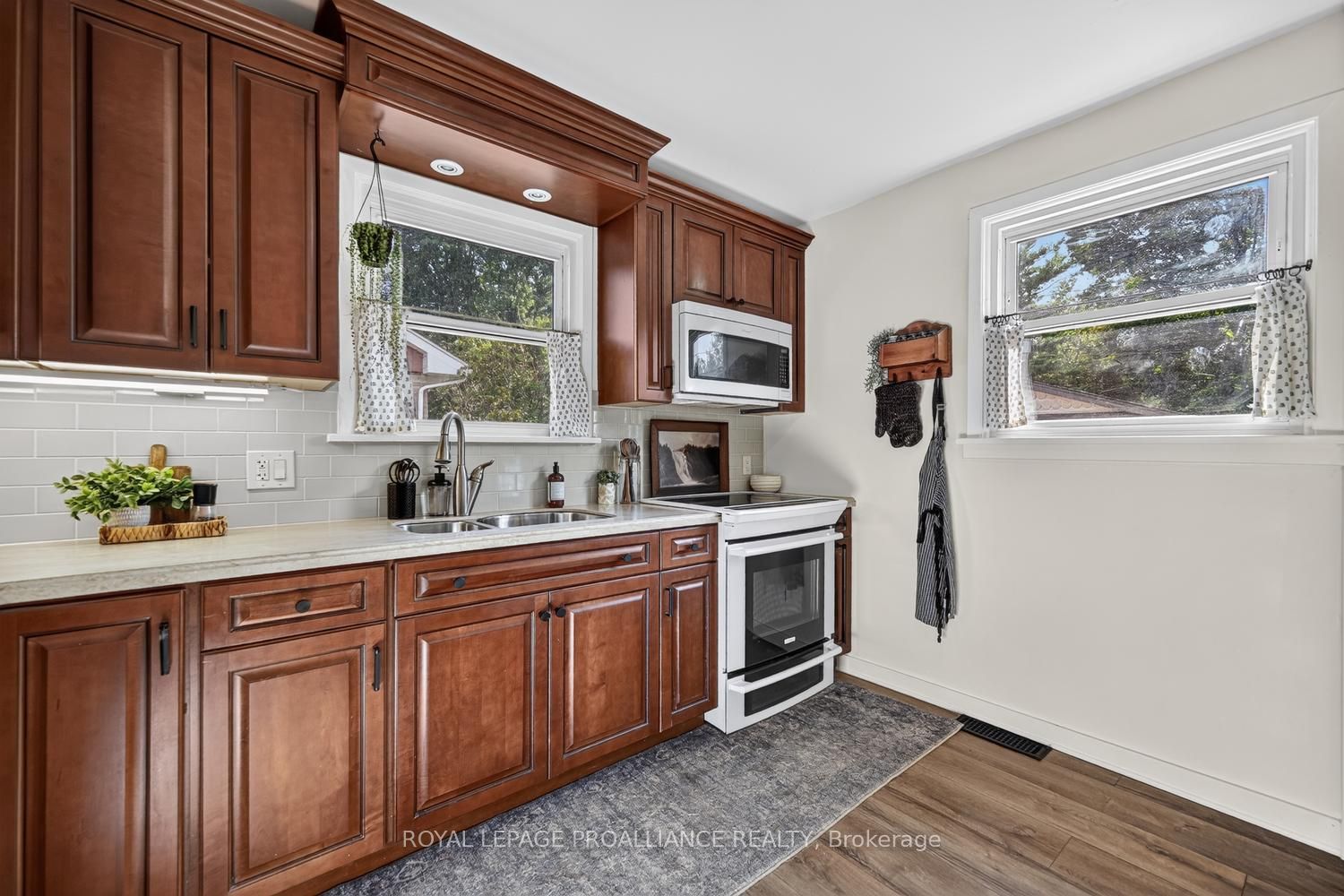 304 Oxford Avenue Property Photo 10