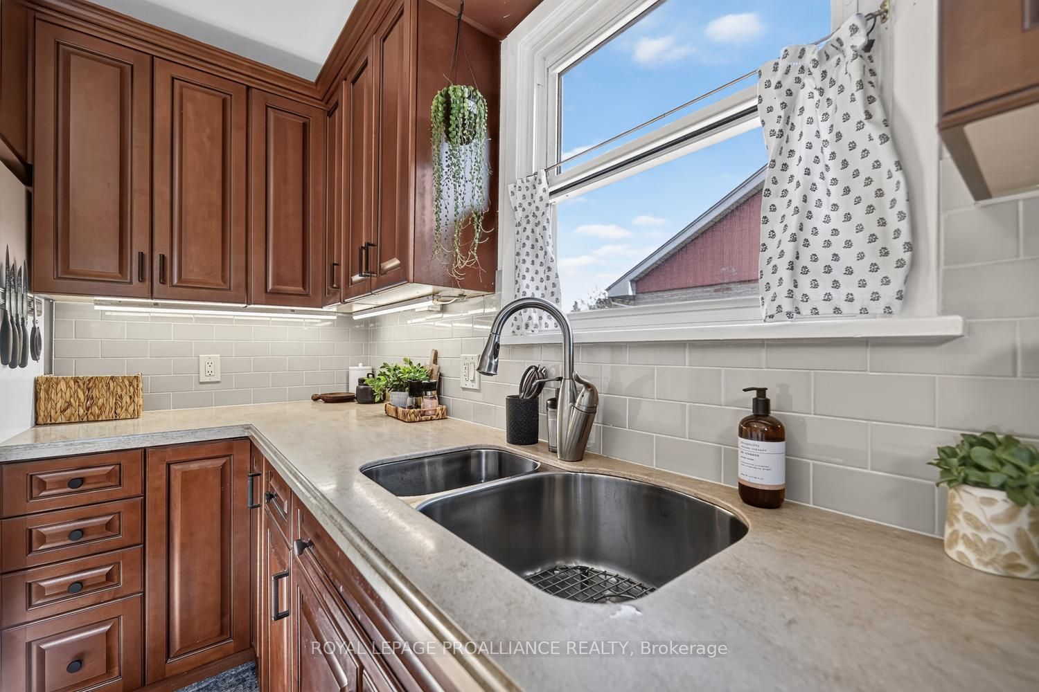 304 Oxford Avenue Property Photo 13