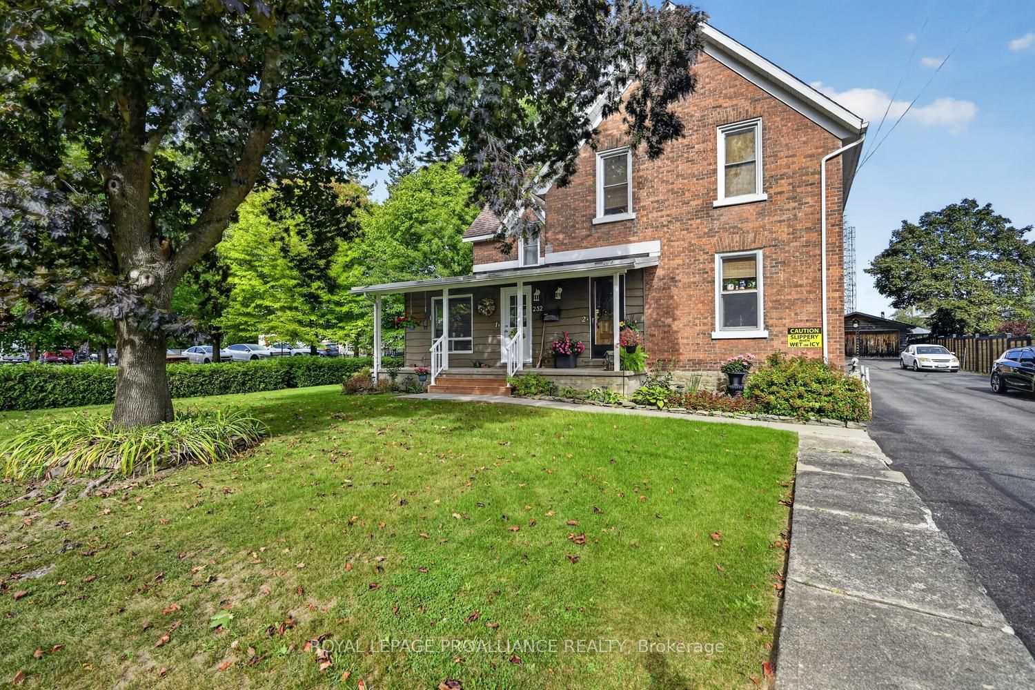 232 Park Street W Property Photo 1