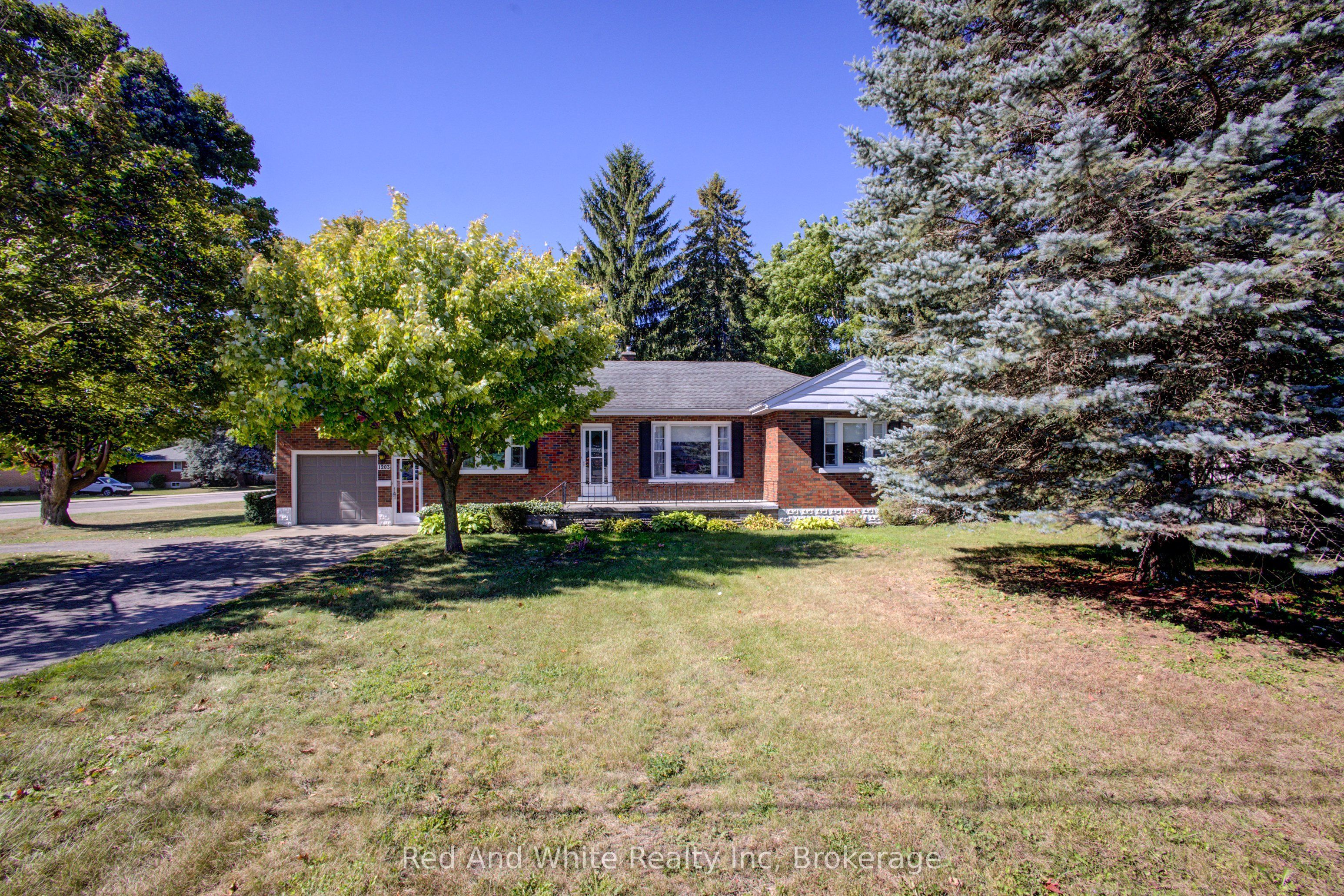 1203 Yonge Street S Property Photo 1