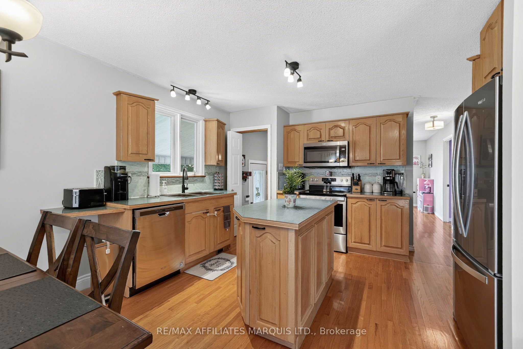 824 Alice Street Property Photo 5
