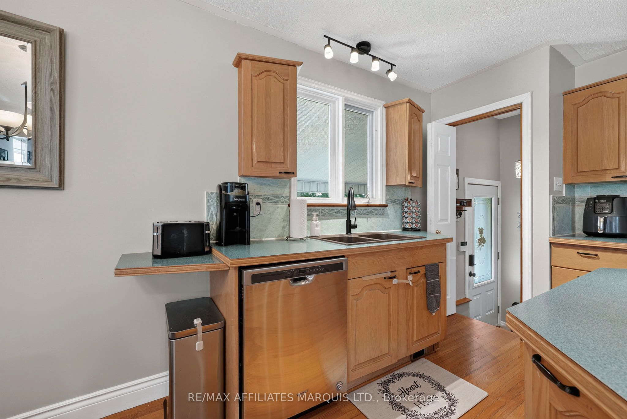 824 Alice Street Property Photo 8