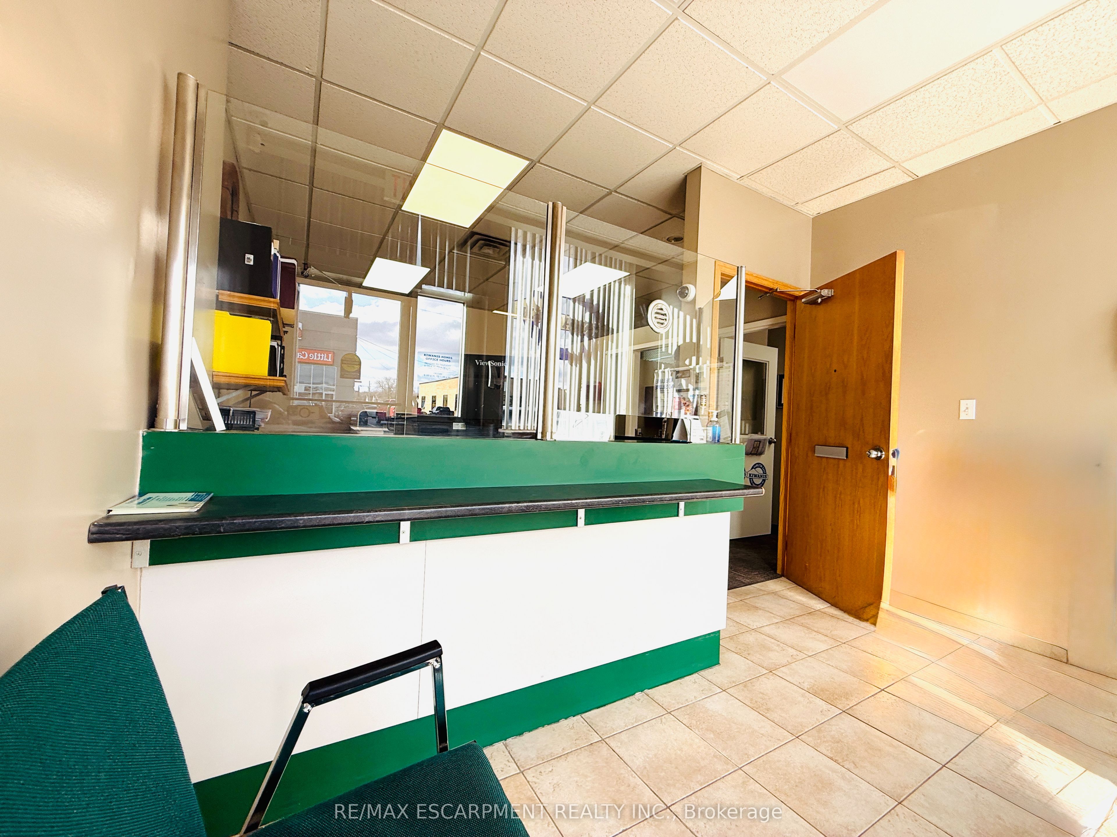 281 Queenston Road Property Photo 2