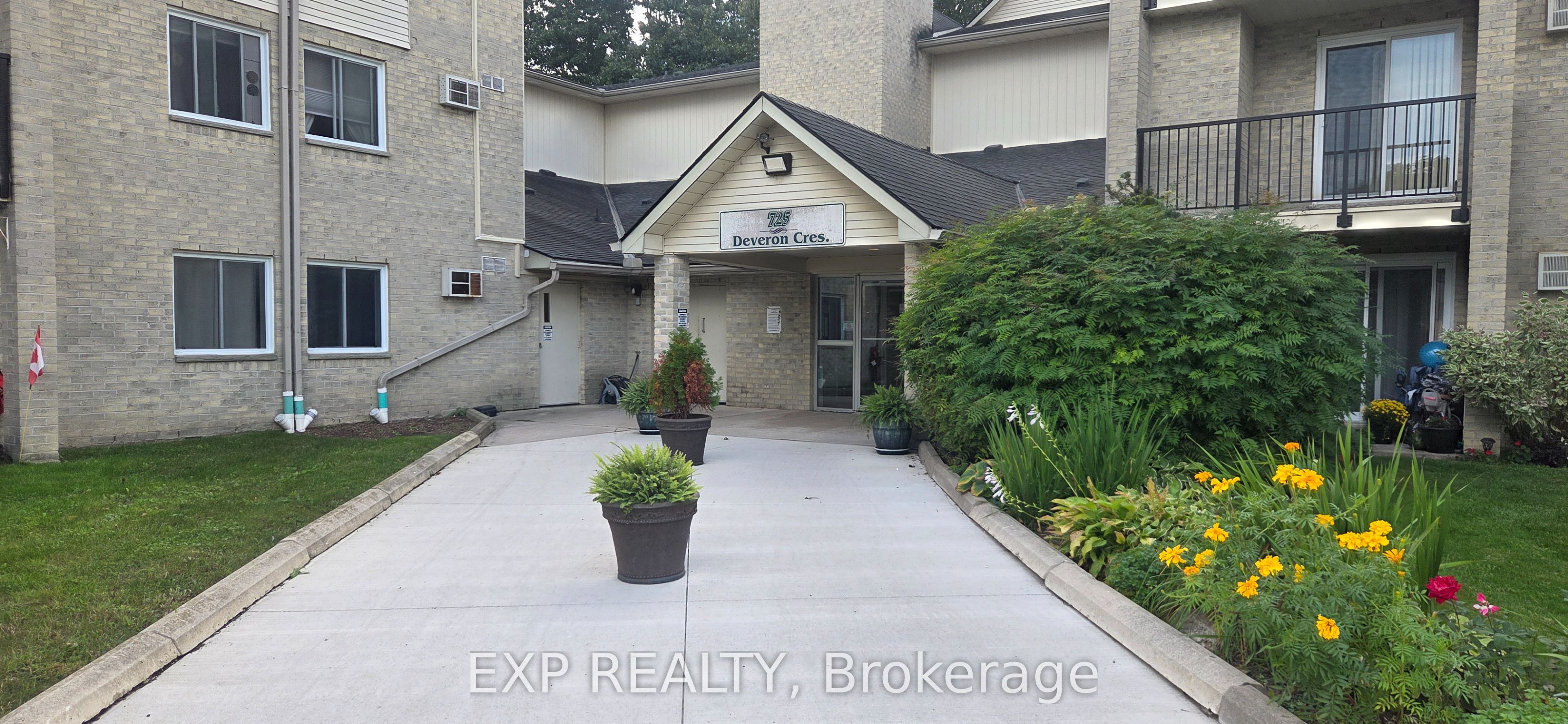 725 Deveron Crescent 220 Property Photo 1