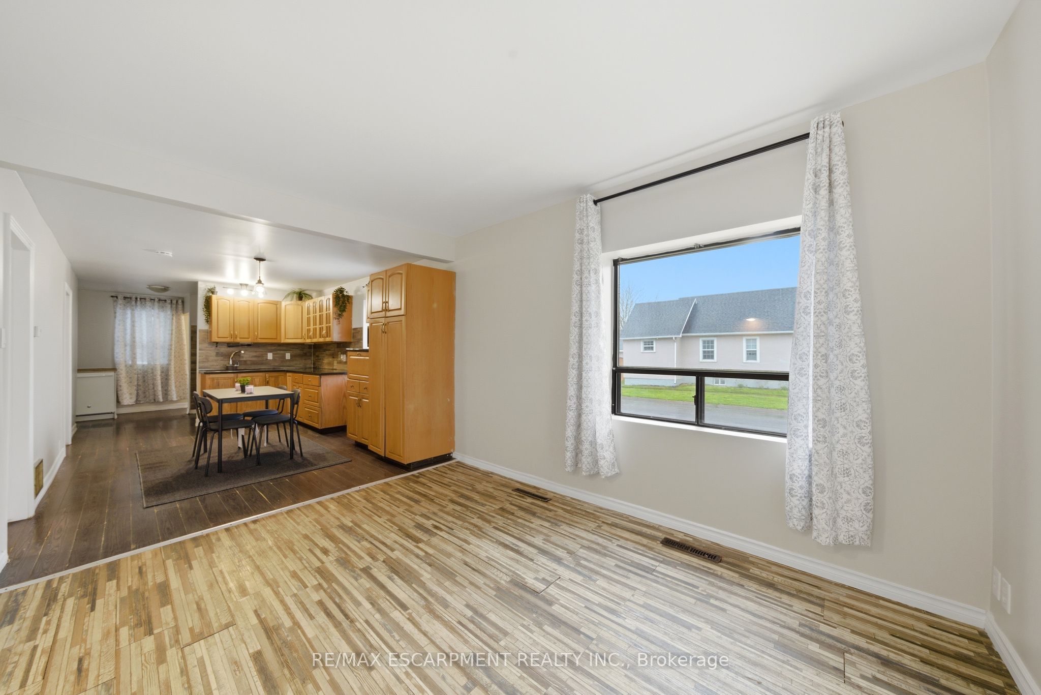 107 Broadway Street Property Photo 6