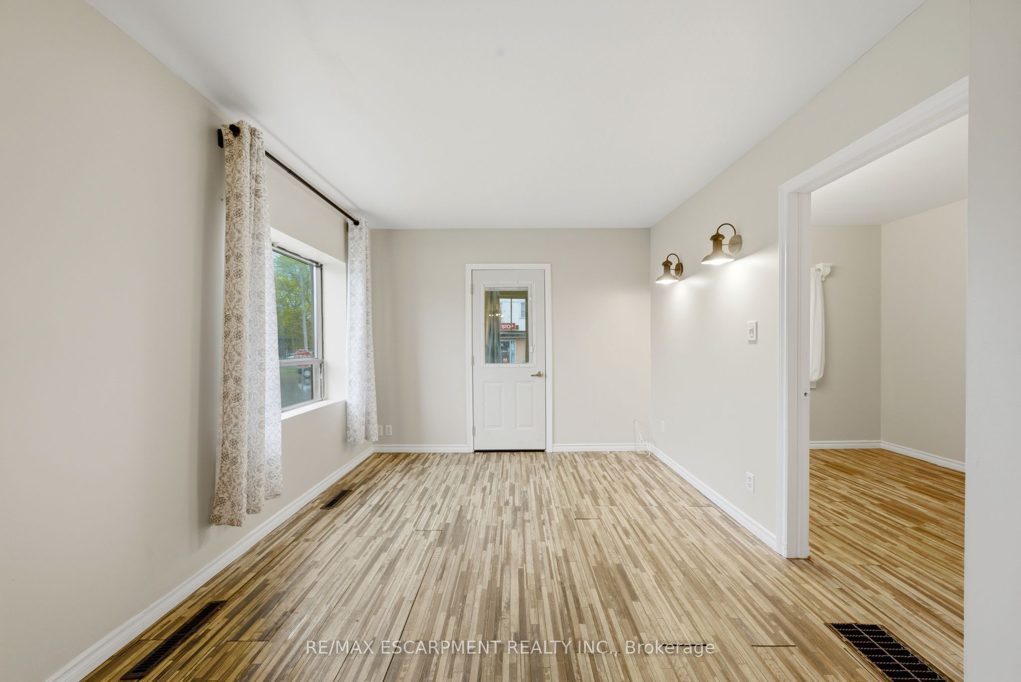 107 Broadway Street Property Photo 7
