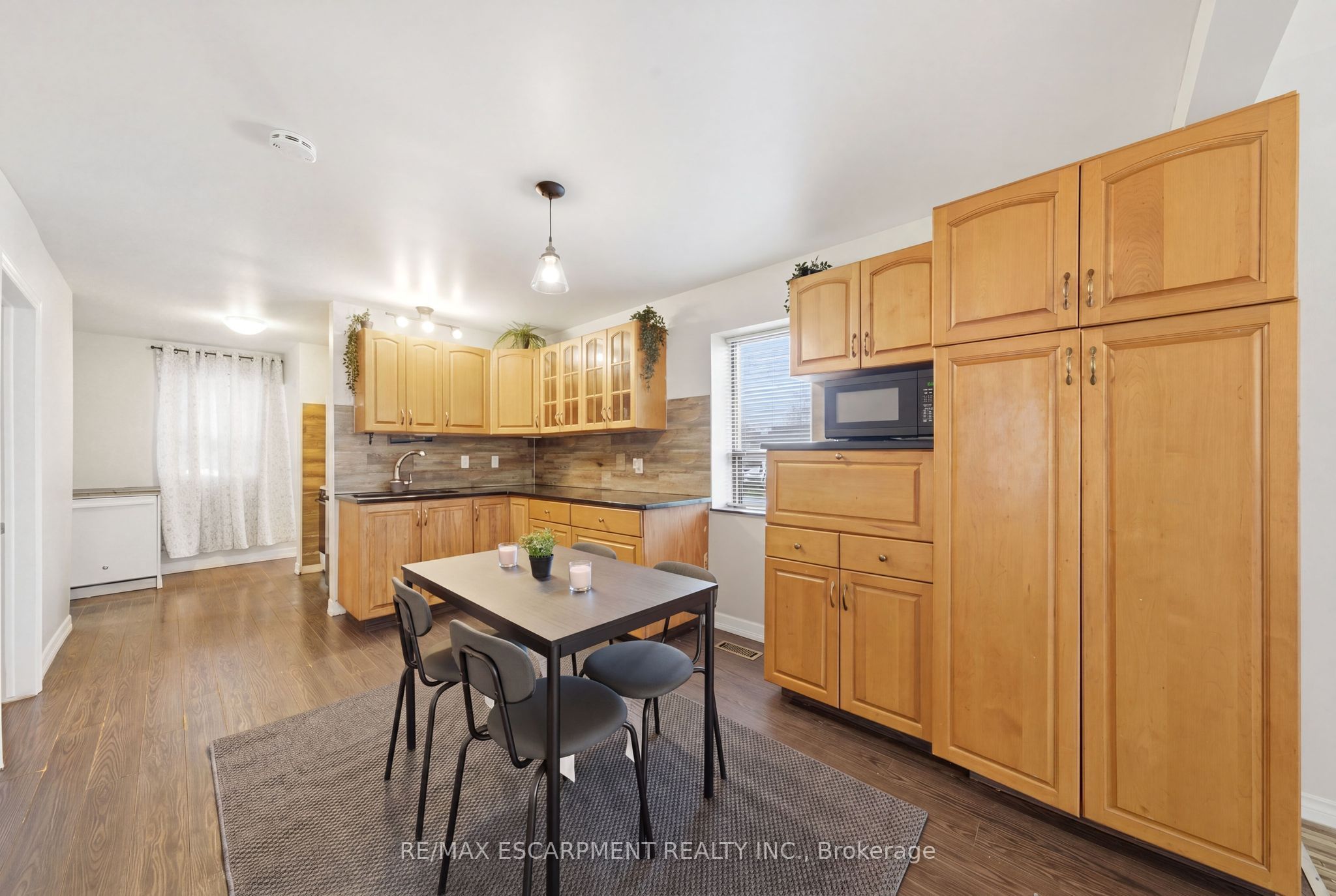 107 Broadway Street Property Photo 8