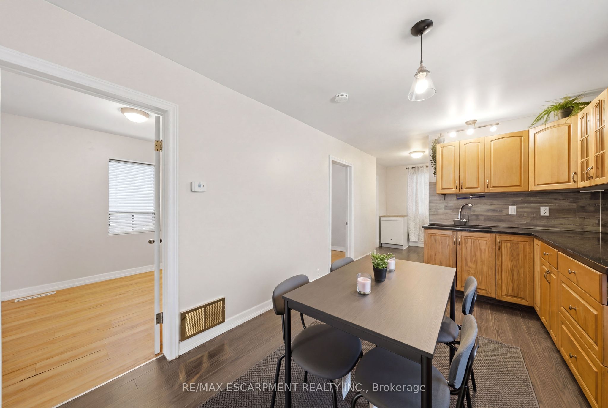 107 Broadway Street Property Photo 10