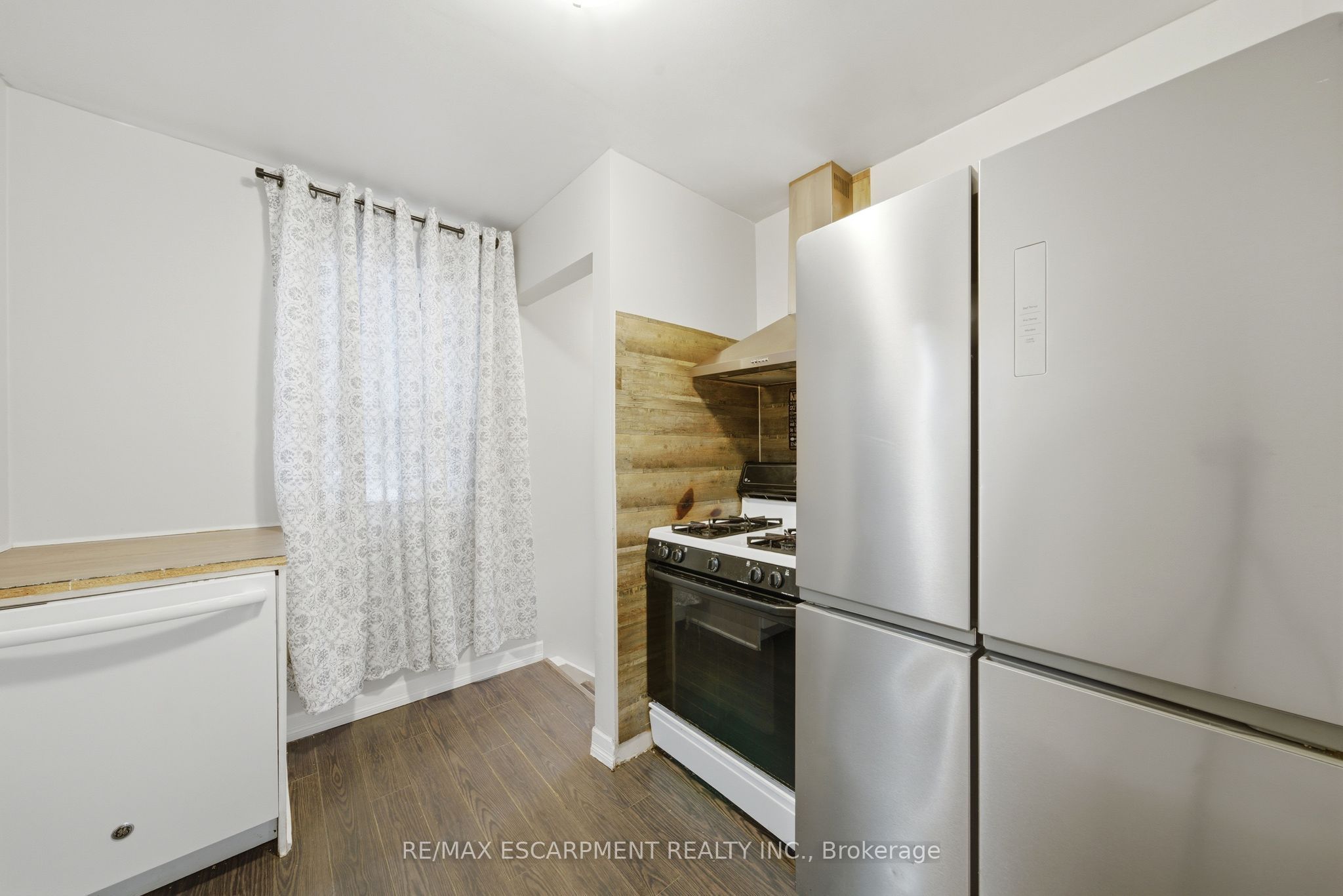 107 Broadway Street Property Photo 13