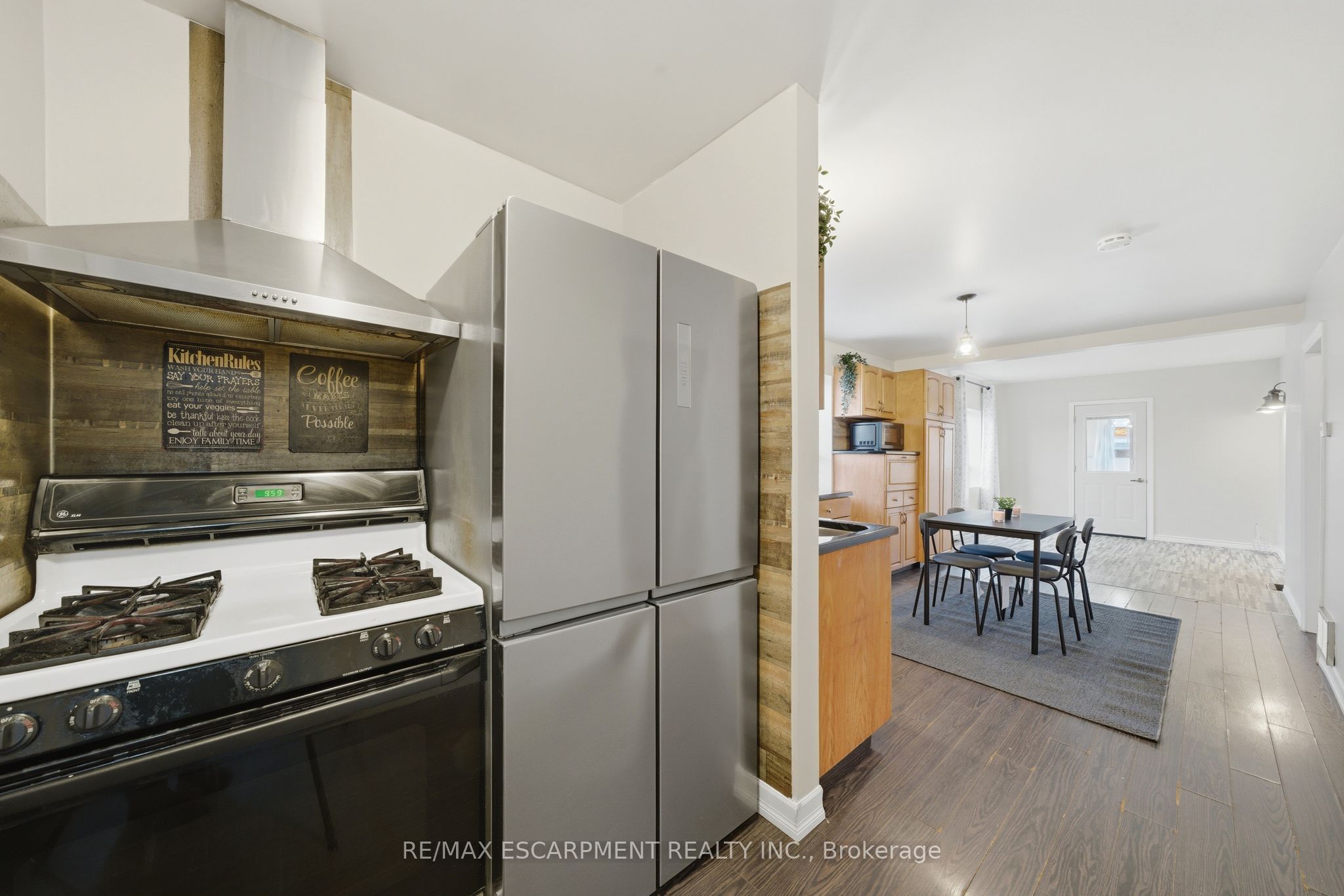 107 Broadway Street Property Photo 14