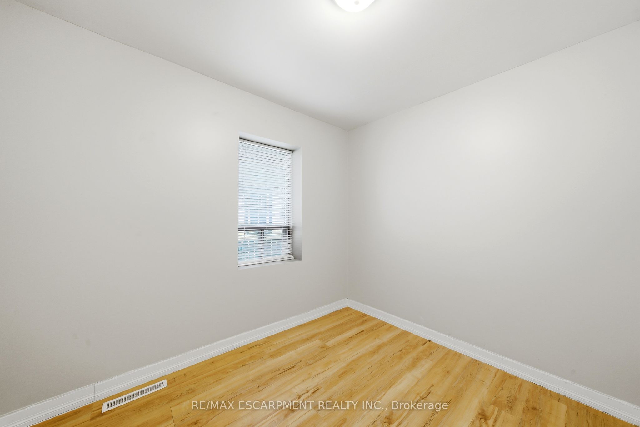 107 Broadway Street Property Photo 16