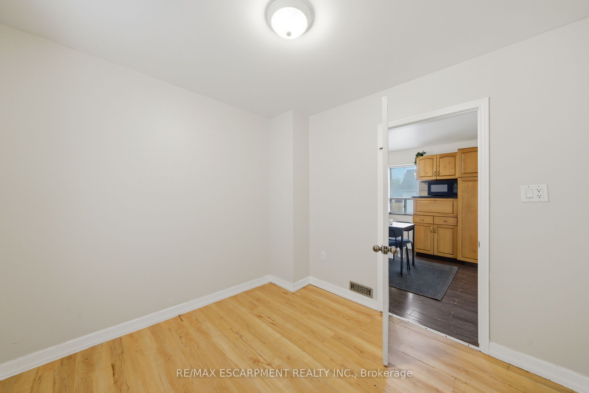 107 Broadway Street Property Photo 17