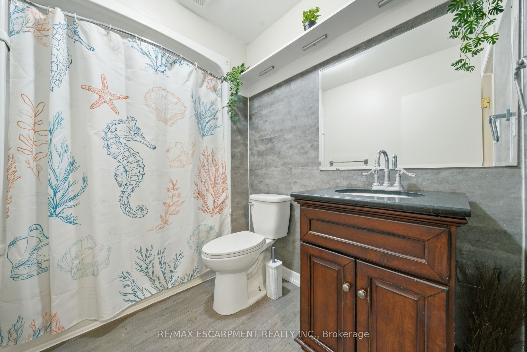 107 Broadway Street Property Photo 18