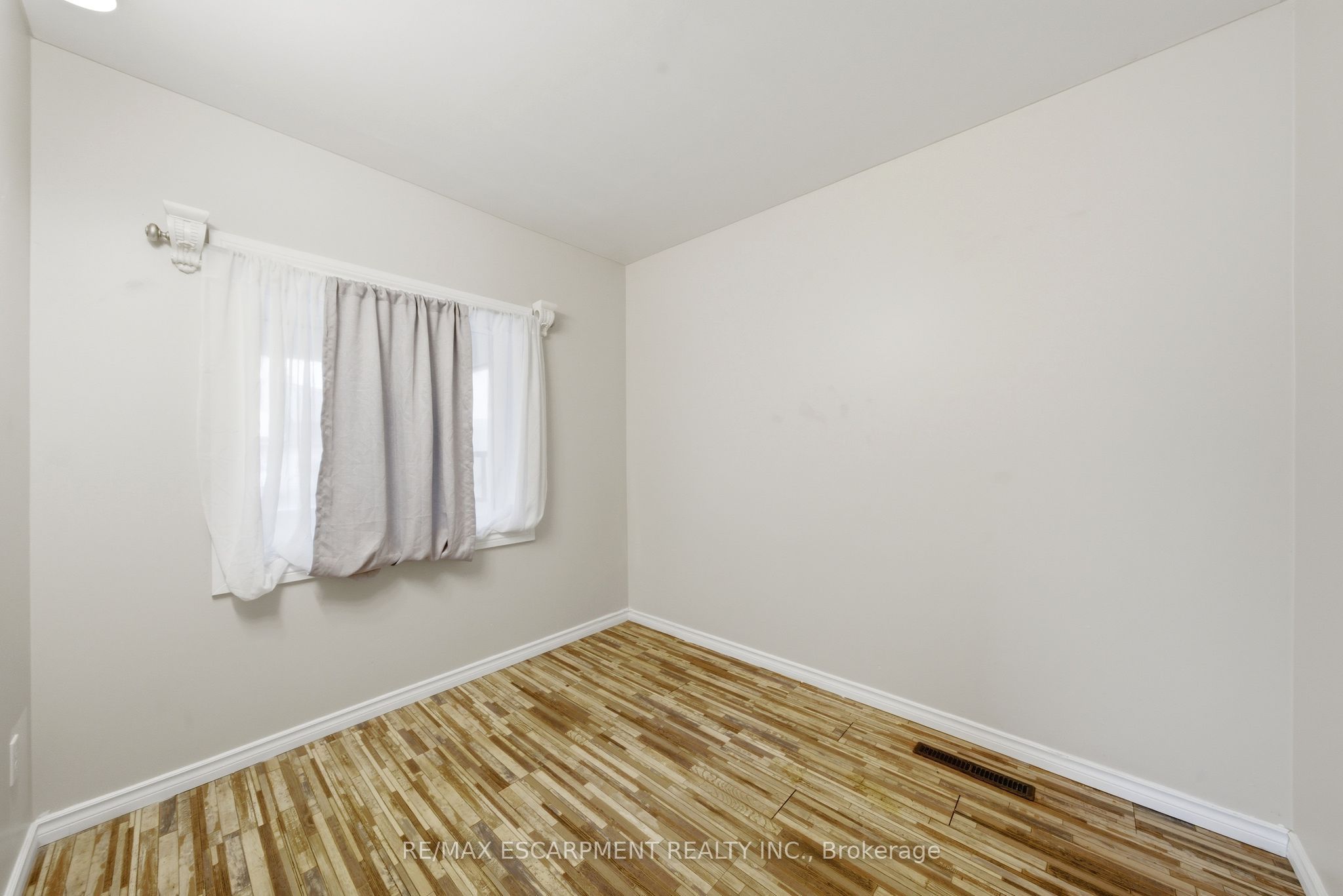 107 Broadway Street Property Photo 21