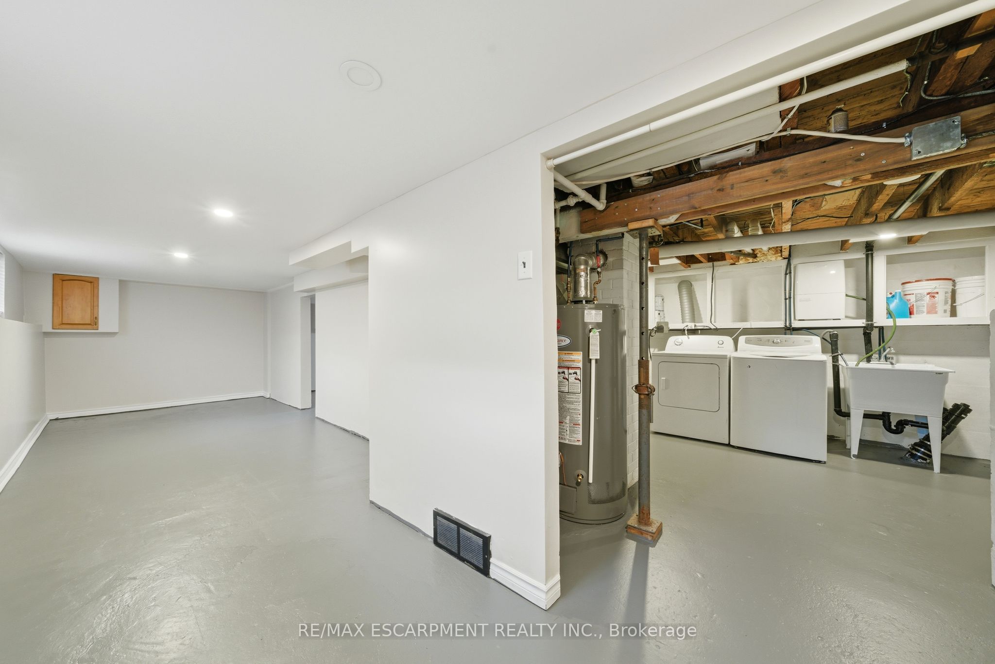 107 Broadway Street Property Photo 23