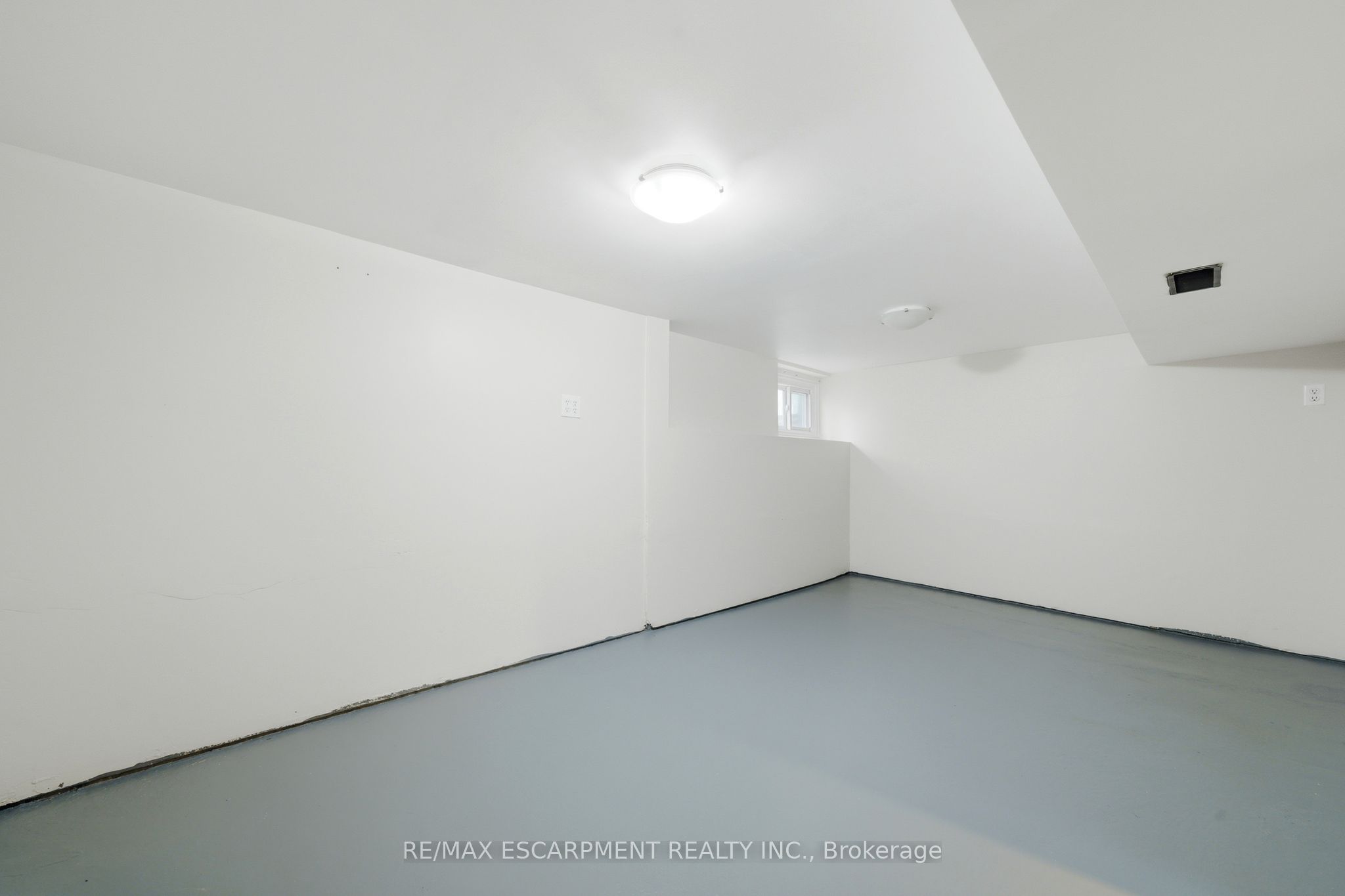 107 Broadway Street Property Photo 26