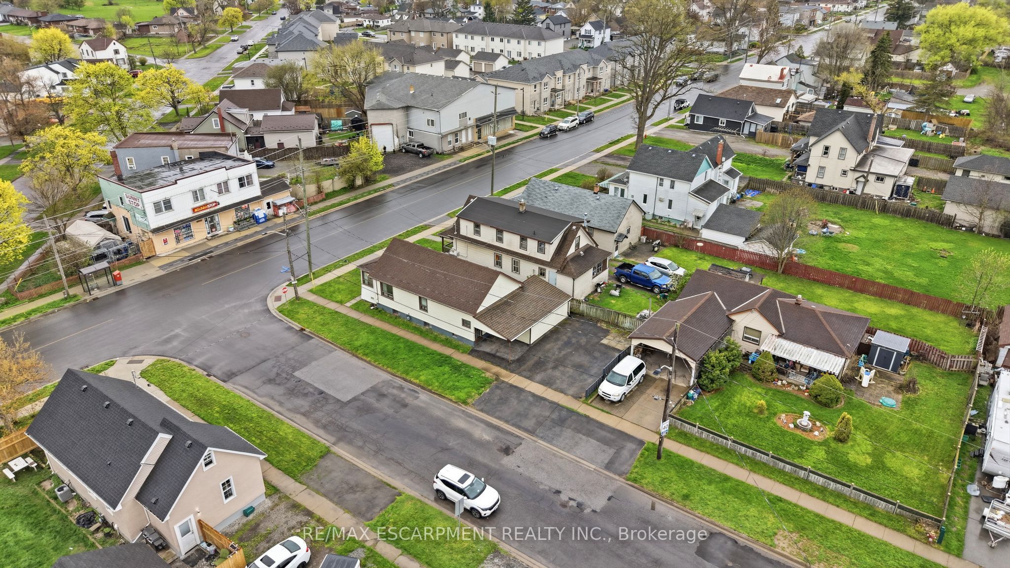 107 Broadway Street Property Photo 39