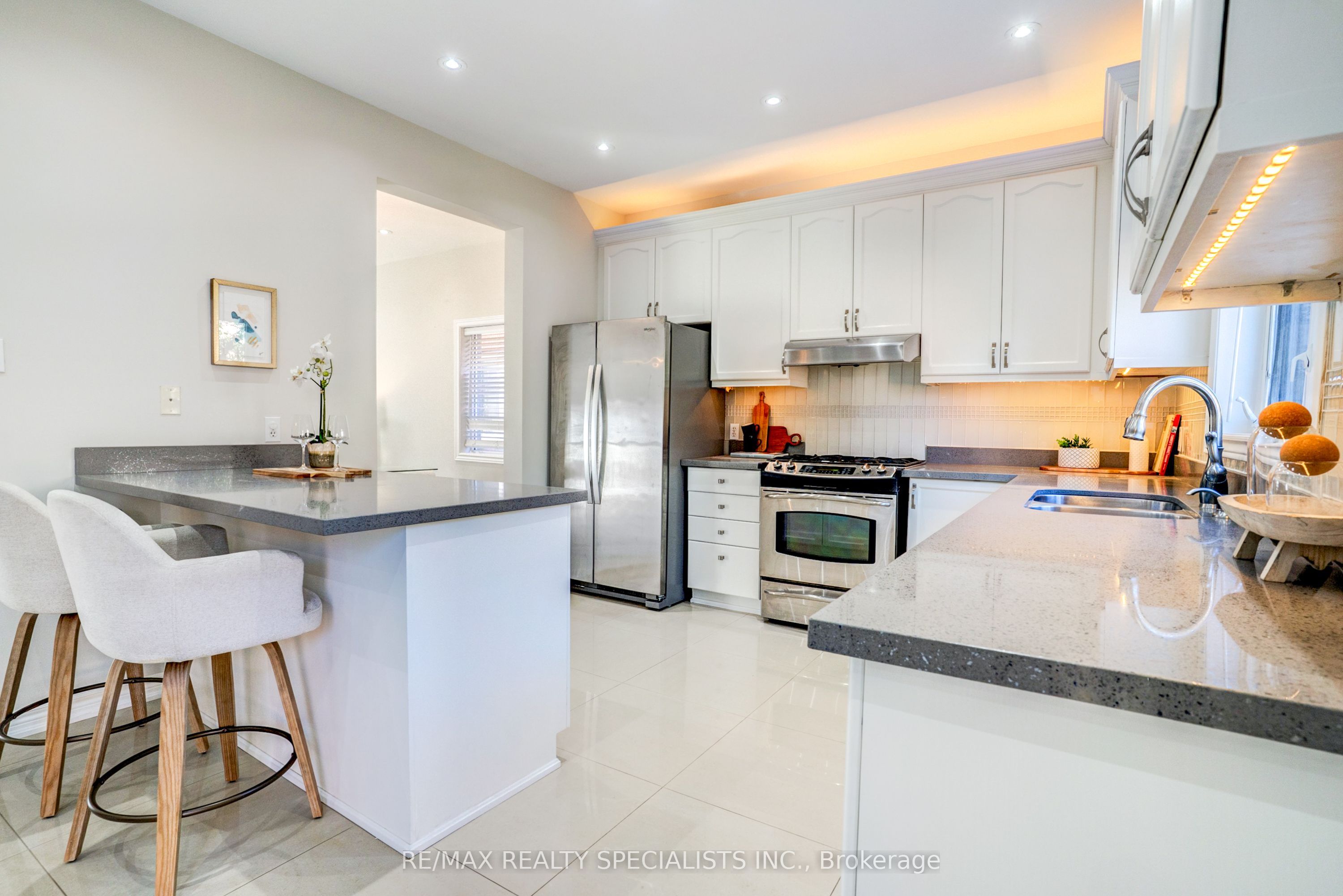 7 Kingspoint Circle Property Photo 2